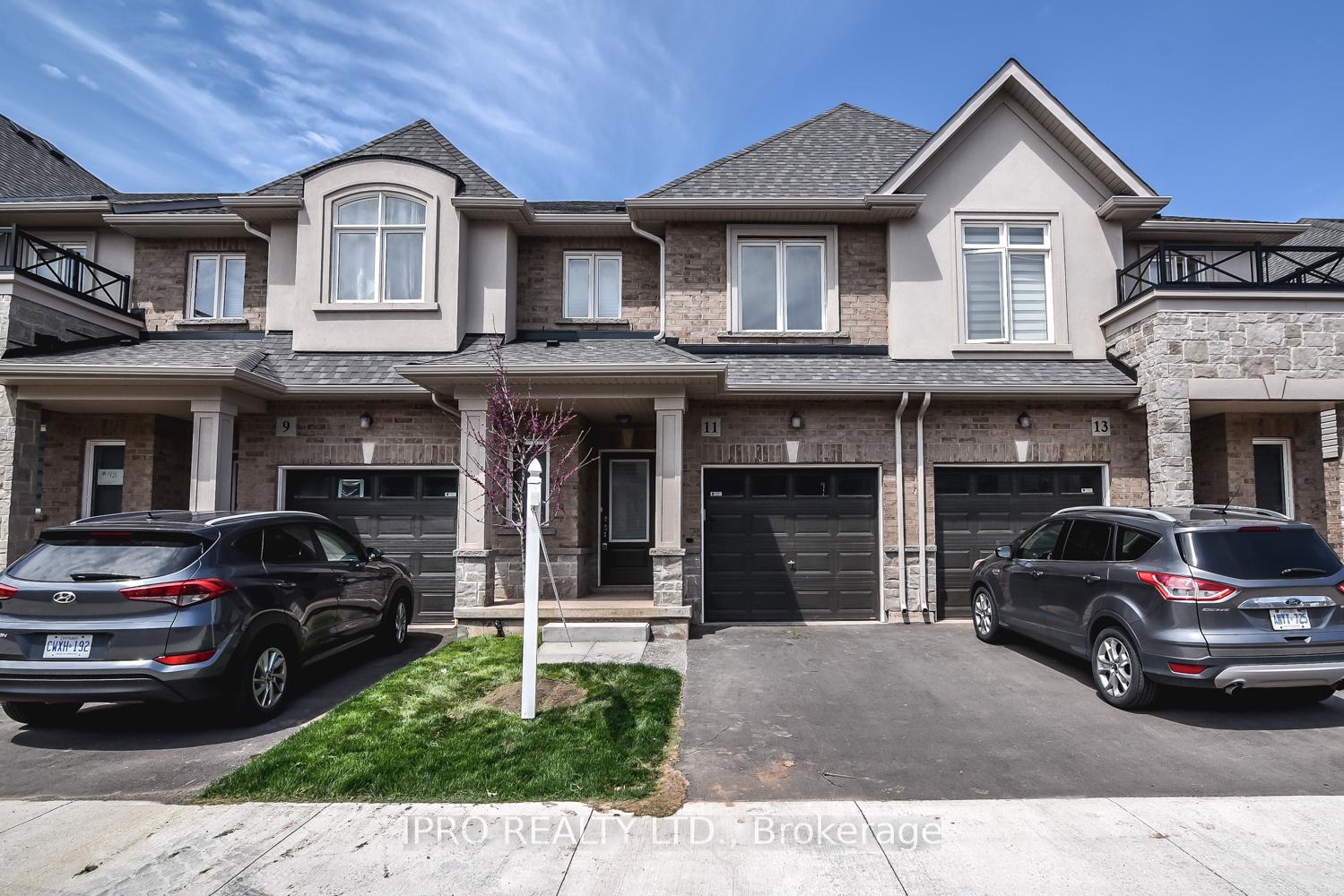 Front of 11 Mockingbird Lane E