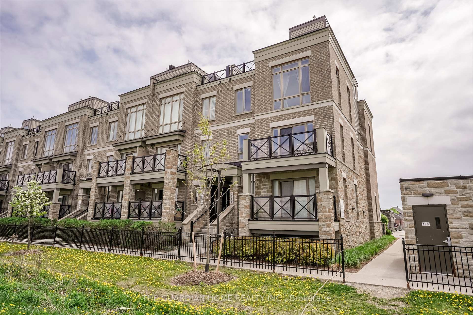Front of Unit 202, 10 Dunsheath Way