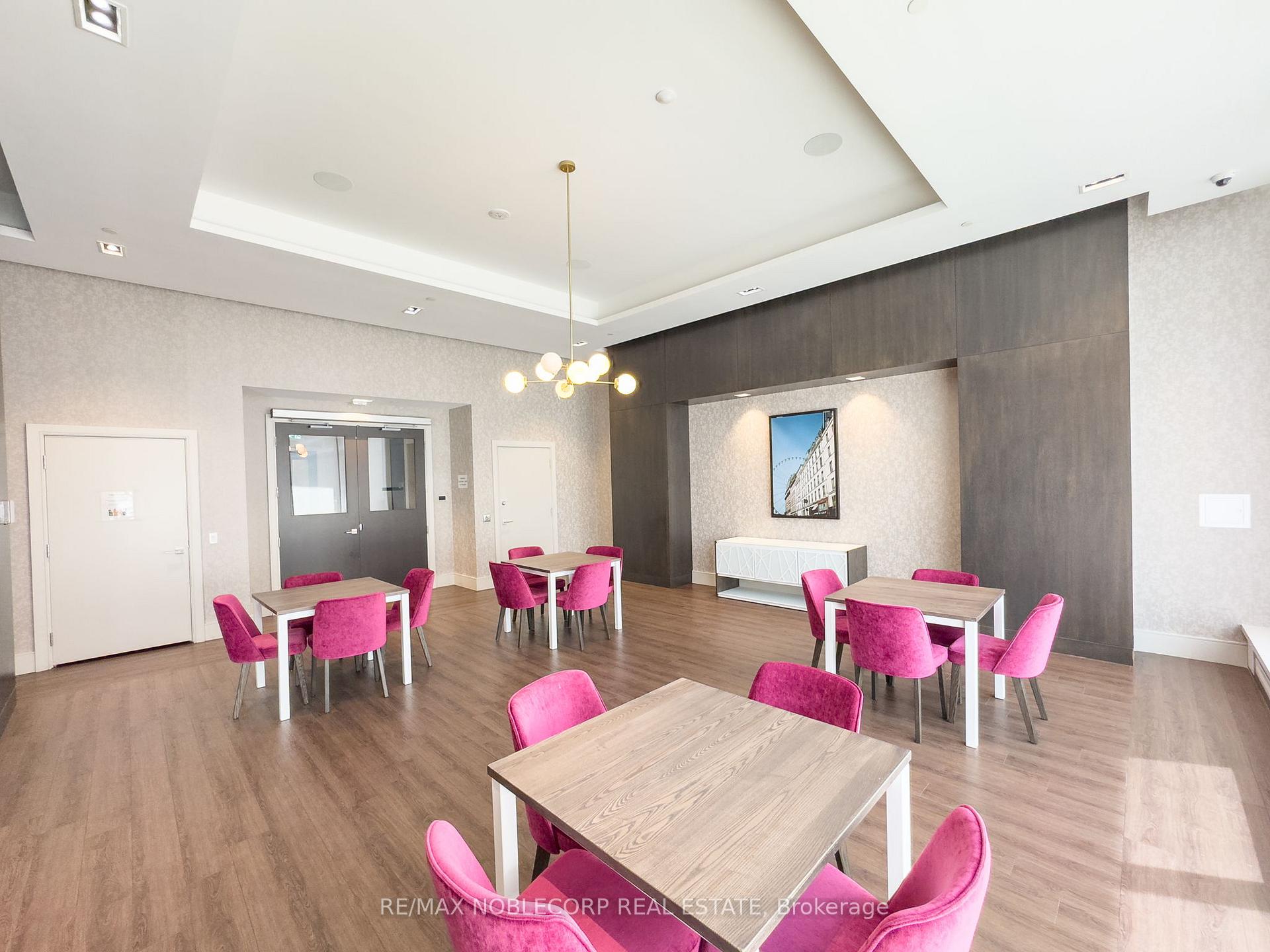 Photo 8 of Unit 2214, 9000 Jane Street, Vaughan, Concord — HOMEH