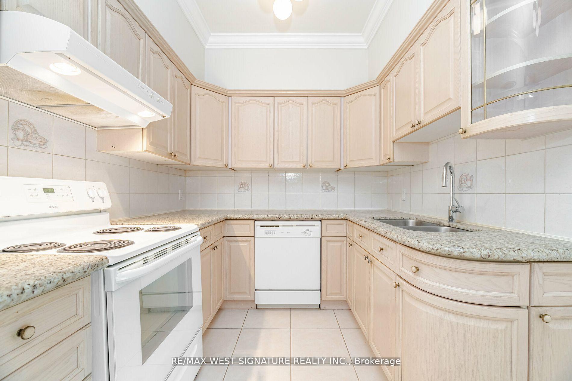 Photo 7 of Unit 106, 75 Treelawn Boulevard, Vaughan, Kleinburg — HOMEH