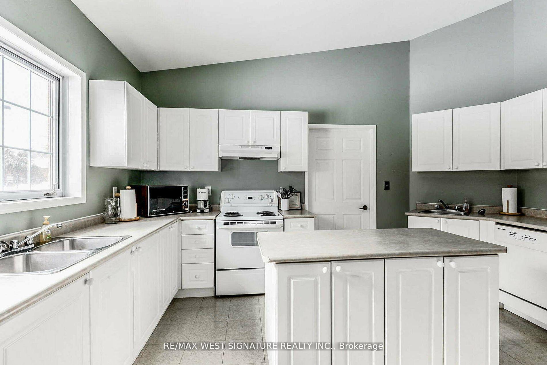 Photo 32 of Unit 106, 75 Treelawn Boulevard, Vaughan, Kleinburg — HOMEH