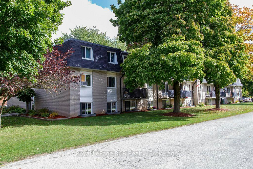 Front of Unit 330, 118 Preston Street S