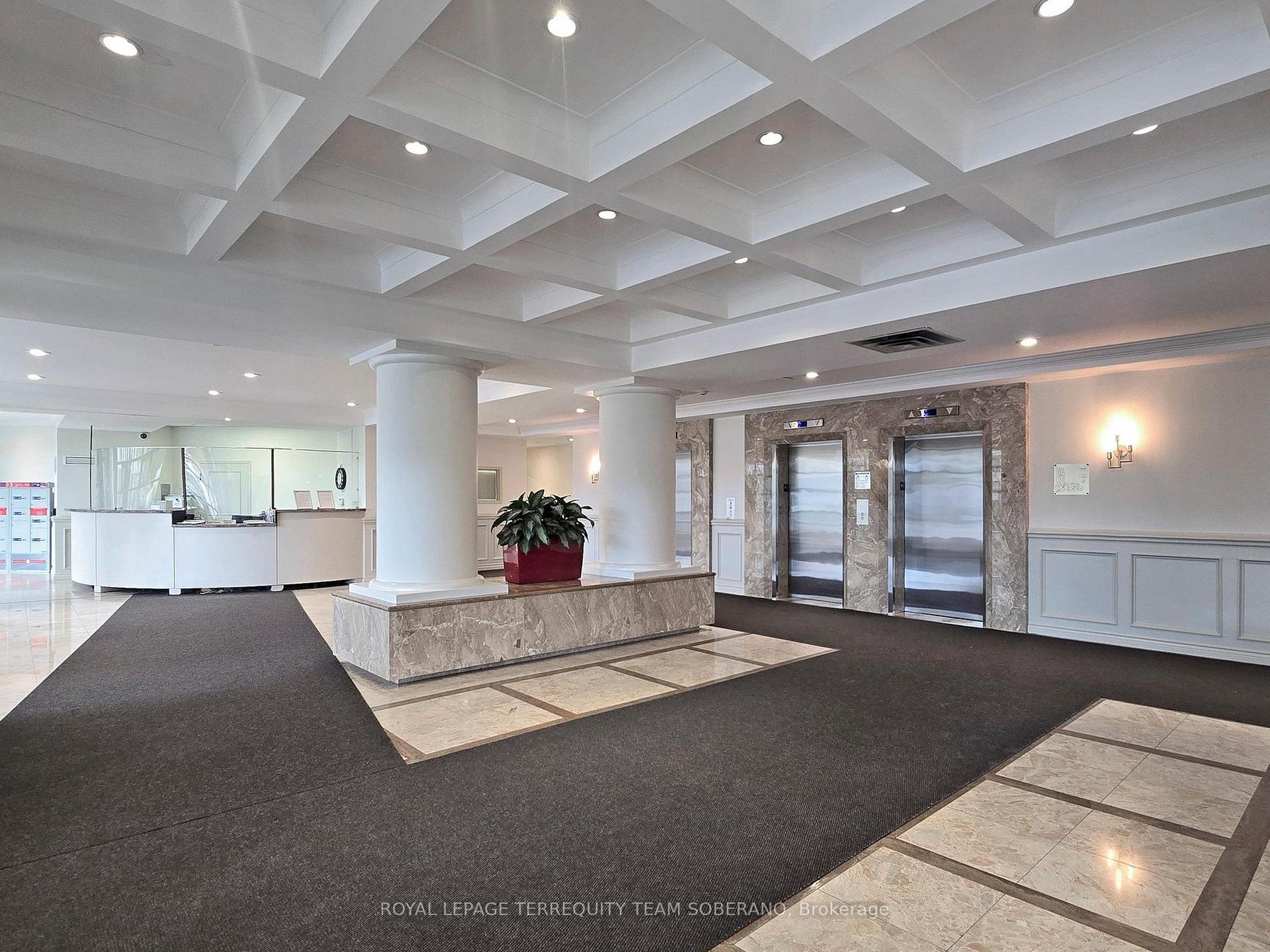 Photo 4 of Unit 312, 7 Townsgate Drive, Vaughan, Crestwood-Springfarm-Yorkhill — HOMEH