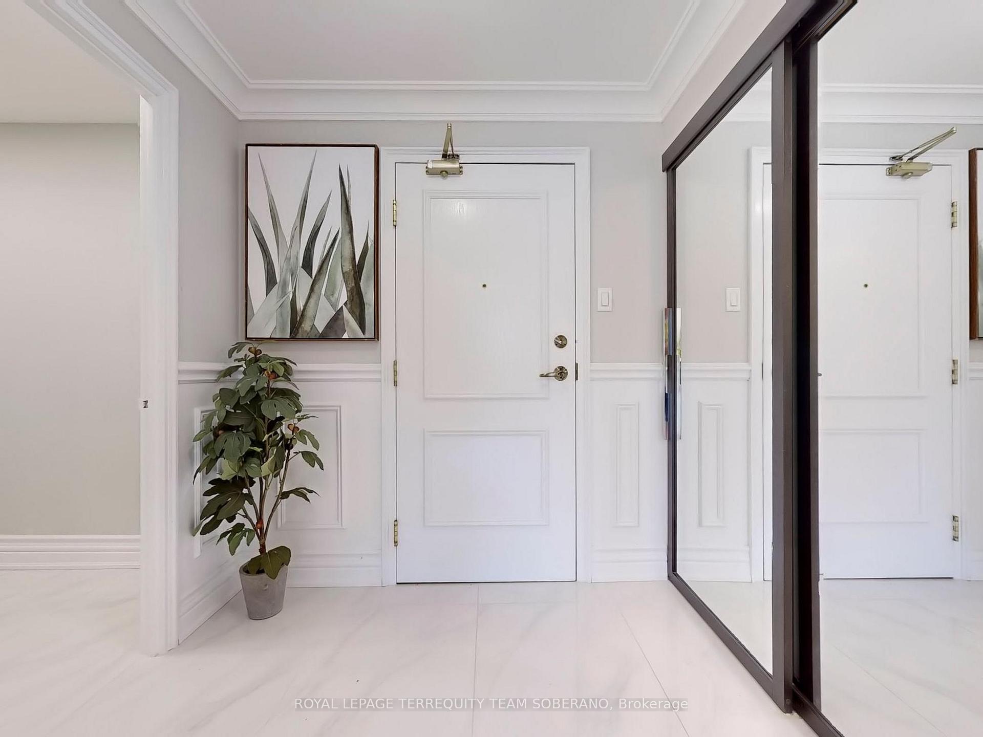 Photo 3 of Unit 312, 7 Townsgate Drive, Vaughan, Crestwood-Springfarm-Yorkhill — HOMEH