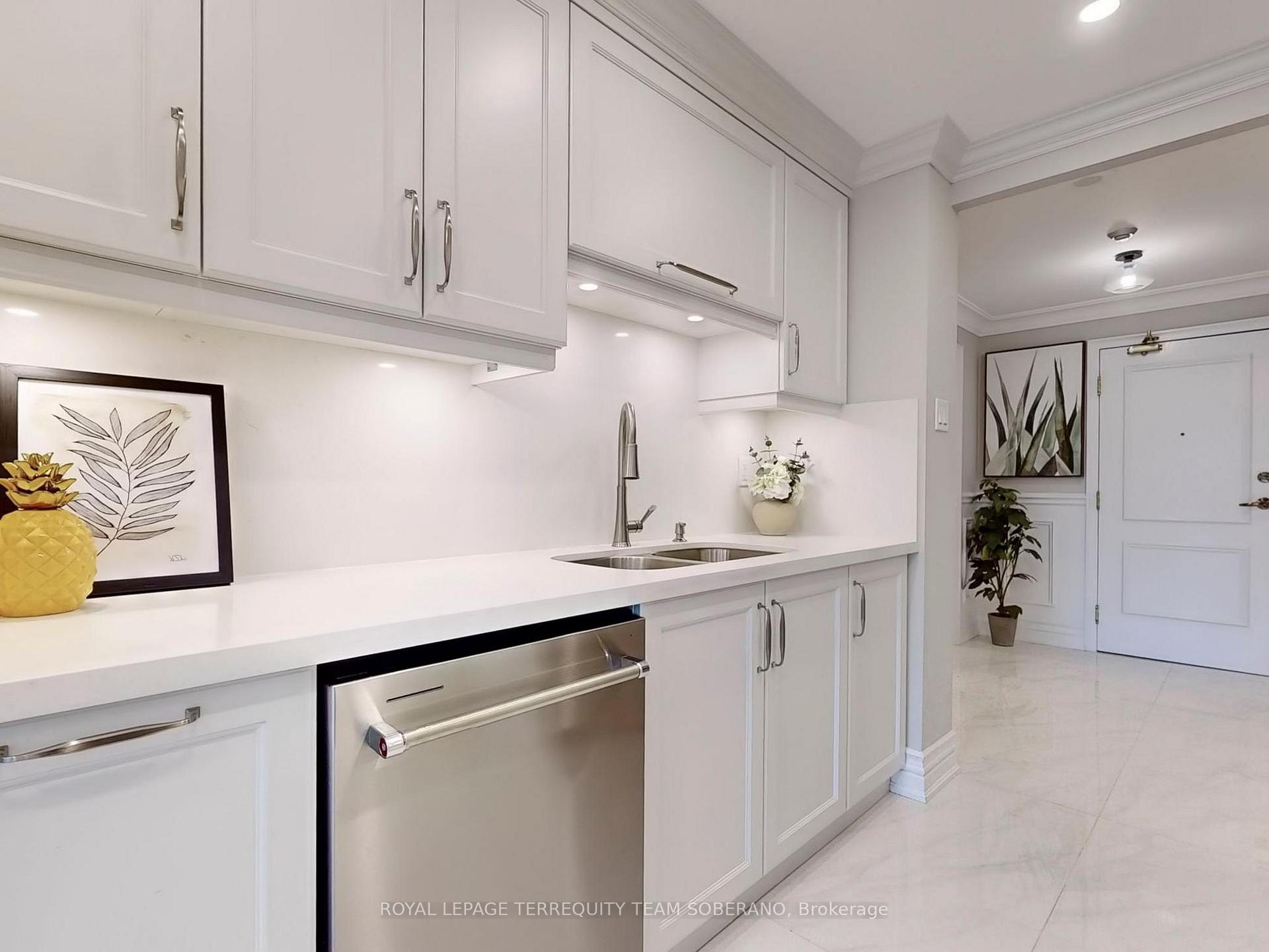Photo 13 of Unit 312, 7 Townsgate Drive, Vaughan, Crestwood-Springfarm-Yorkhill — HOMEH