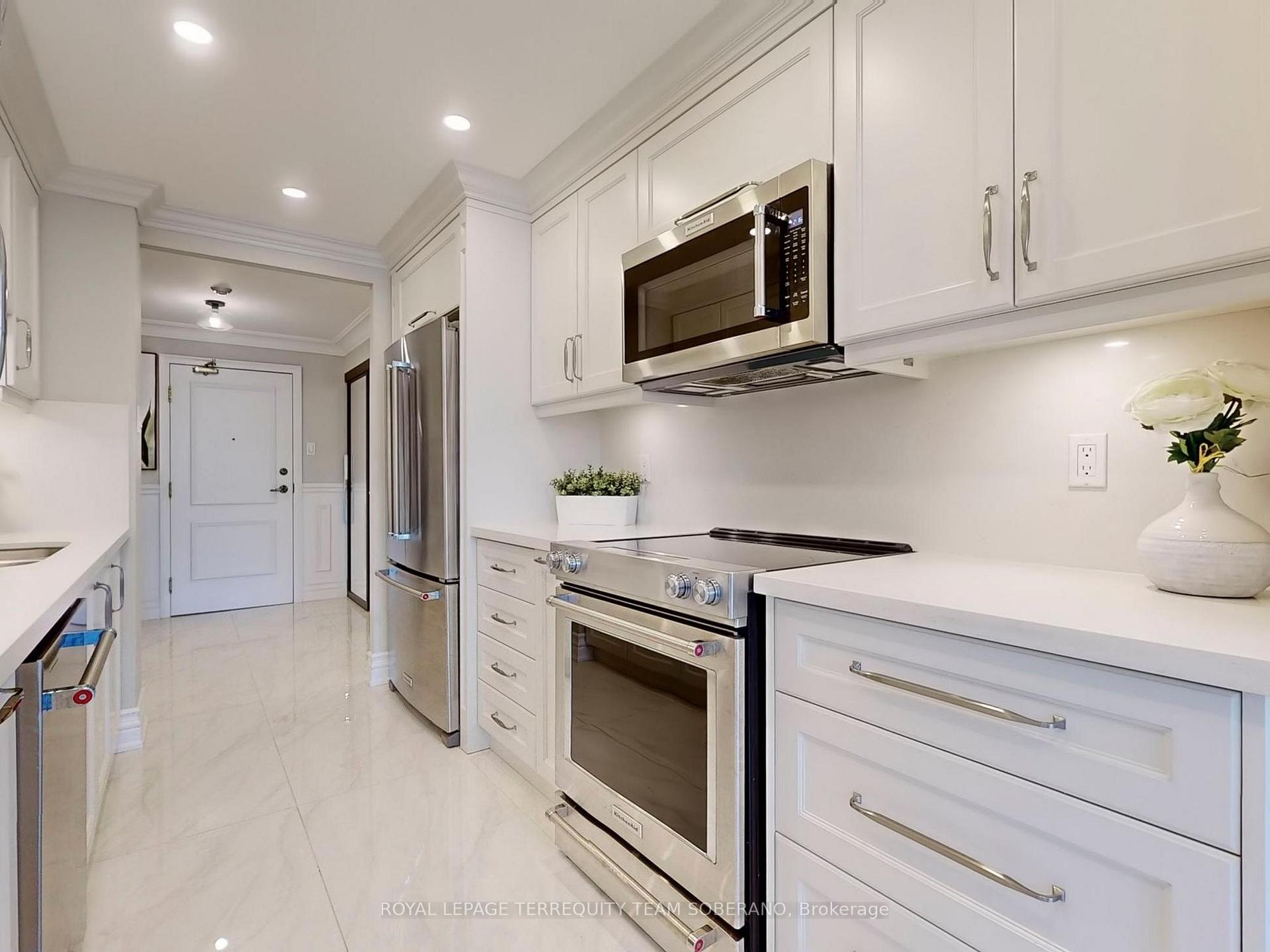 Photo 2 of Unit 312, 7 Townsgate Drive, Vaughan, Crestwood-Springfarm-Yorkhill — HOMEH