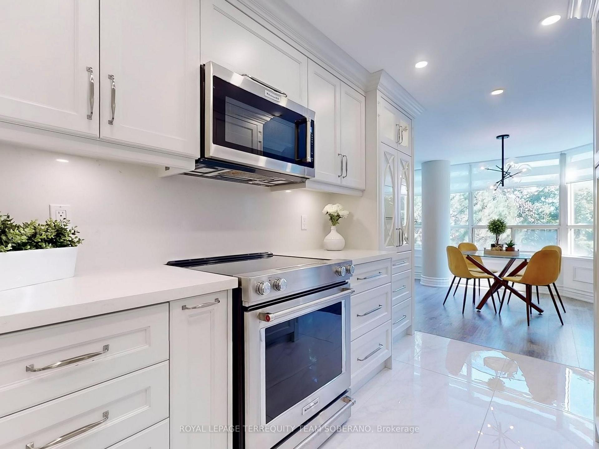 Photo 7 of Unit 312, 7 Townsgate Drive, Vaughan, Crestwood-Springfarm-Yorkhill — HOMEH