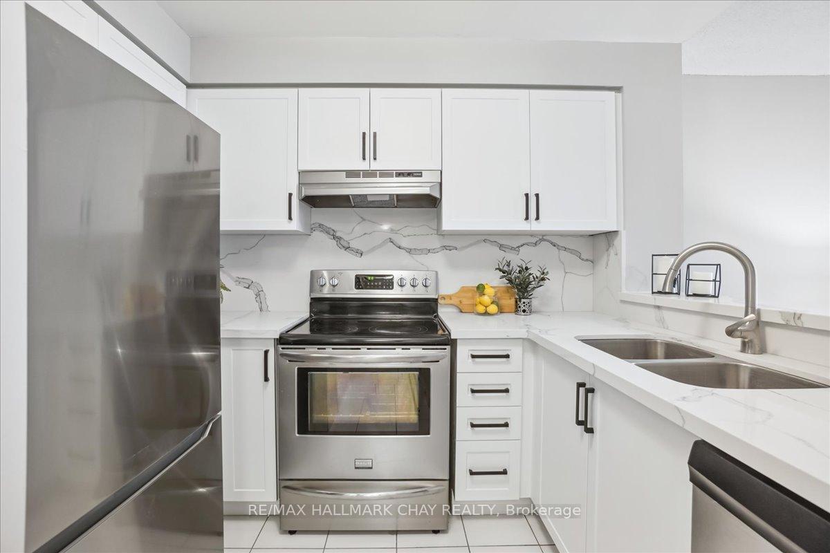 Photo 10 of Unit 805, 140 Dunlop Street E, Barrie, City Centre — HOMEH