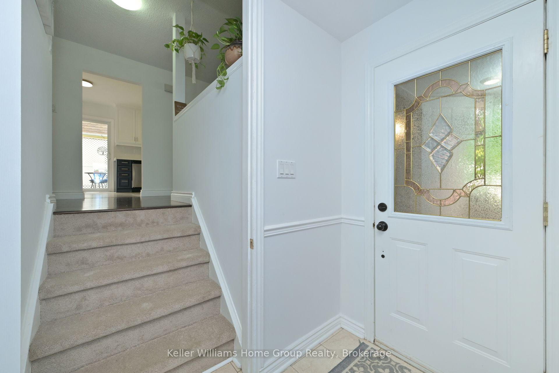 Photo 10 of 286 Whitehead Crescent, Caledon, Bolton North — HOMEH