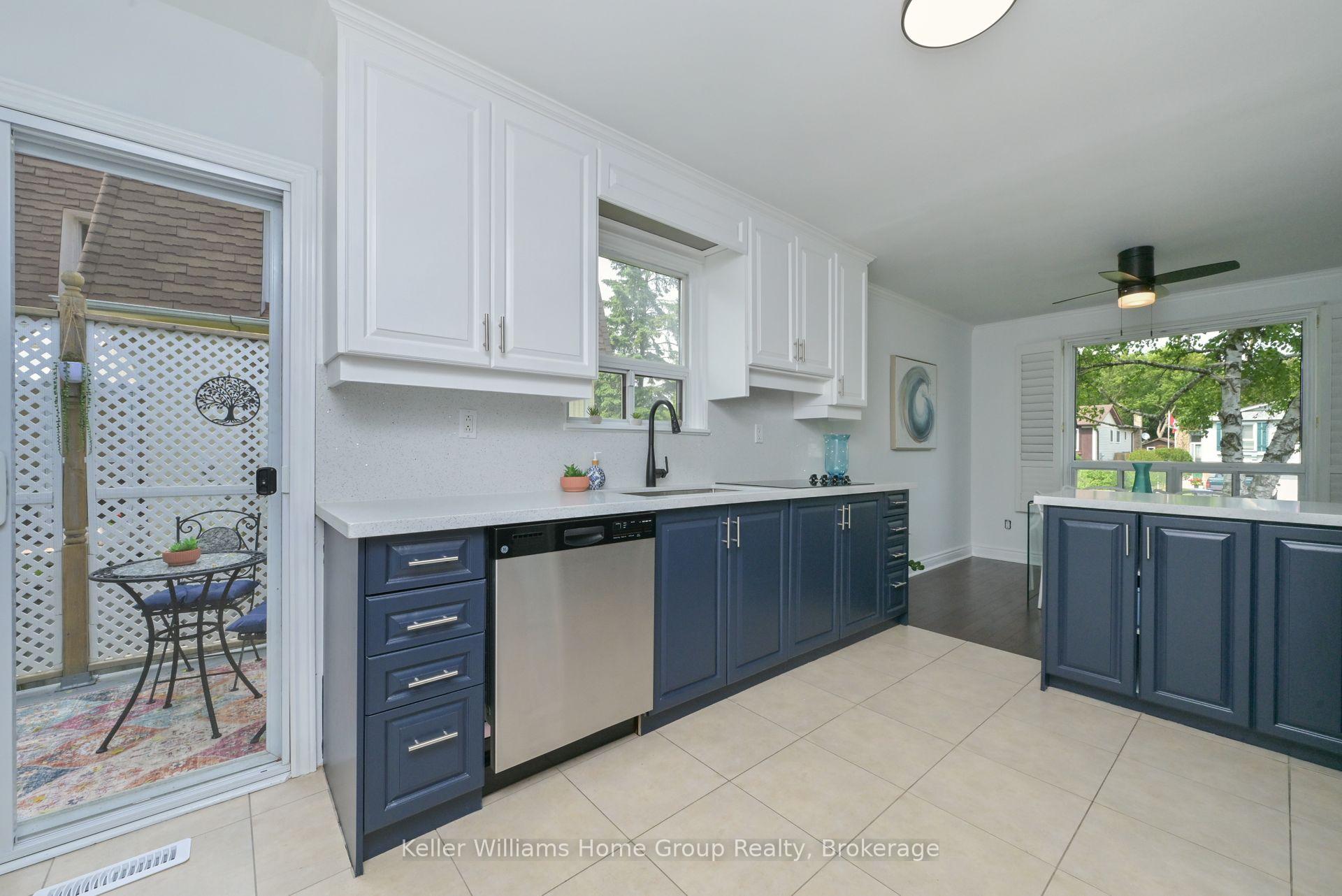 Photo 3 of 286 Whitehead Crescent, Caledon, Bolton North — HOMEH