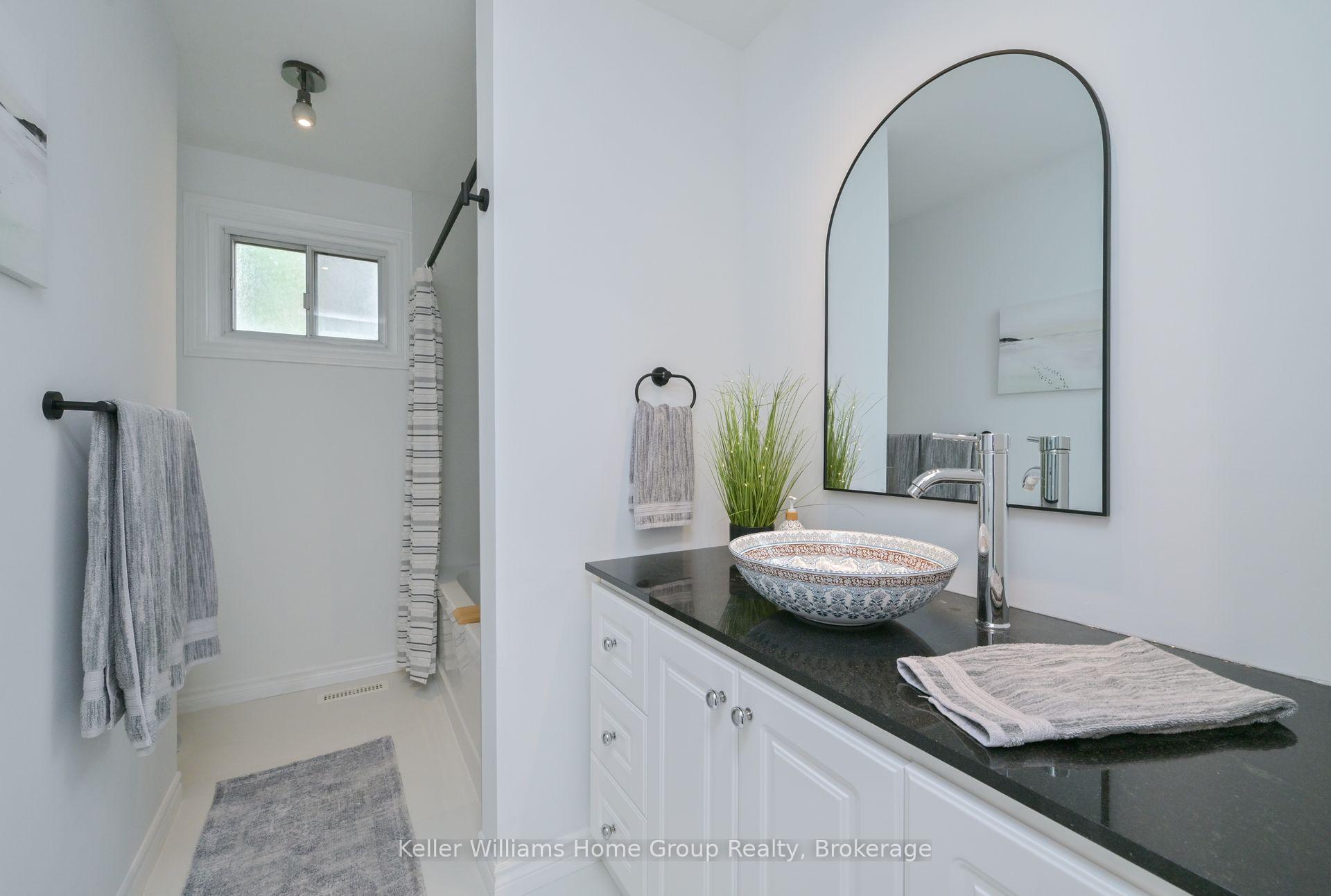 Photo 12 of 286 Whitehead Crescent, Caledon, Bolton North — HOMEH