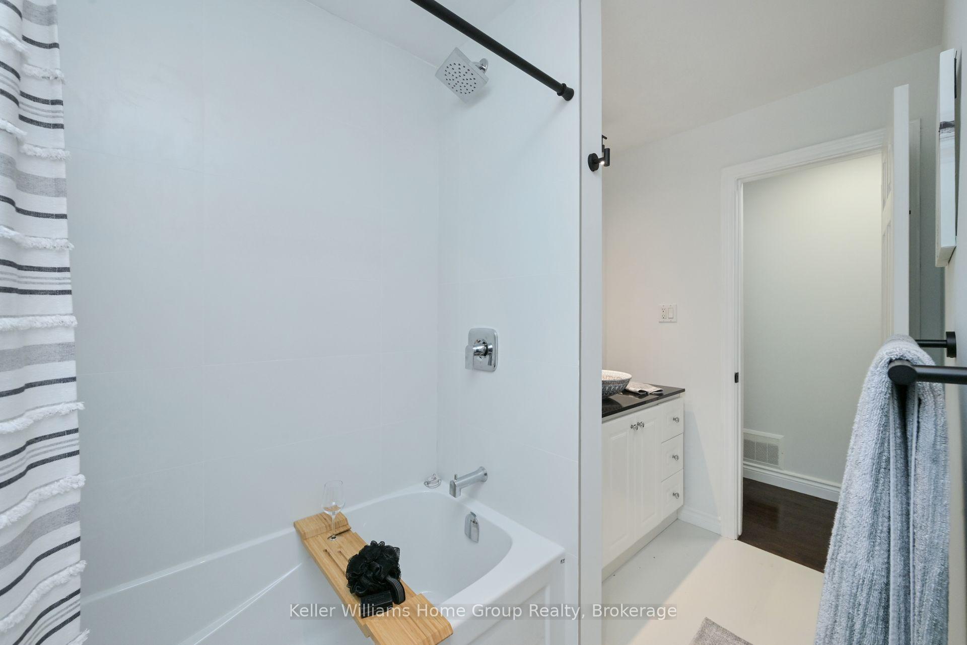 Photo 30 of 286 Whitehead Crescent, Caledon, Bolton North — HOMEH