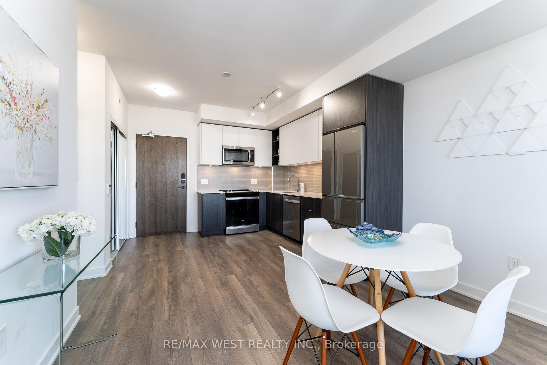 Photo 5 of Unit 924, 100 Eagle Rock Way, Vaughan, Rural Vaughan — HOMEH