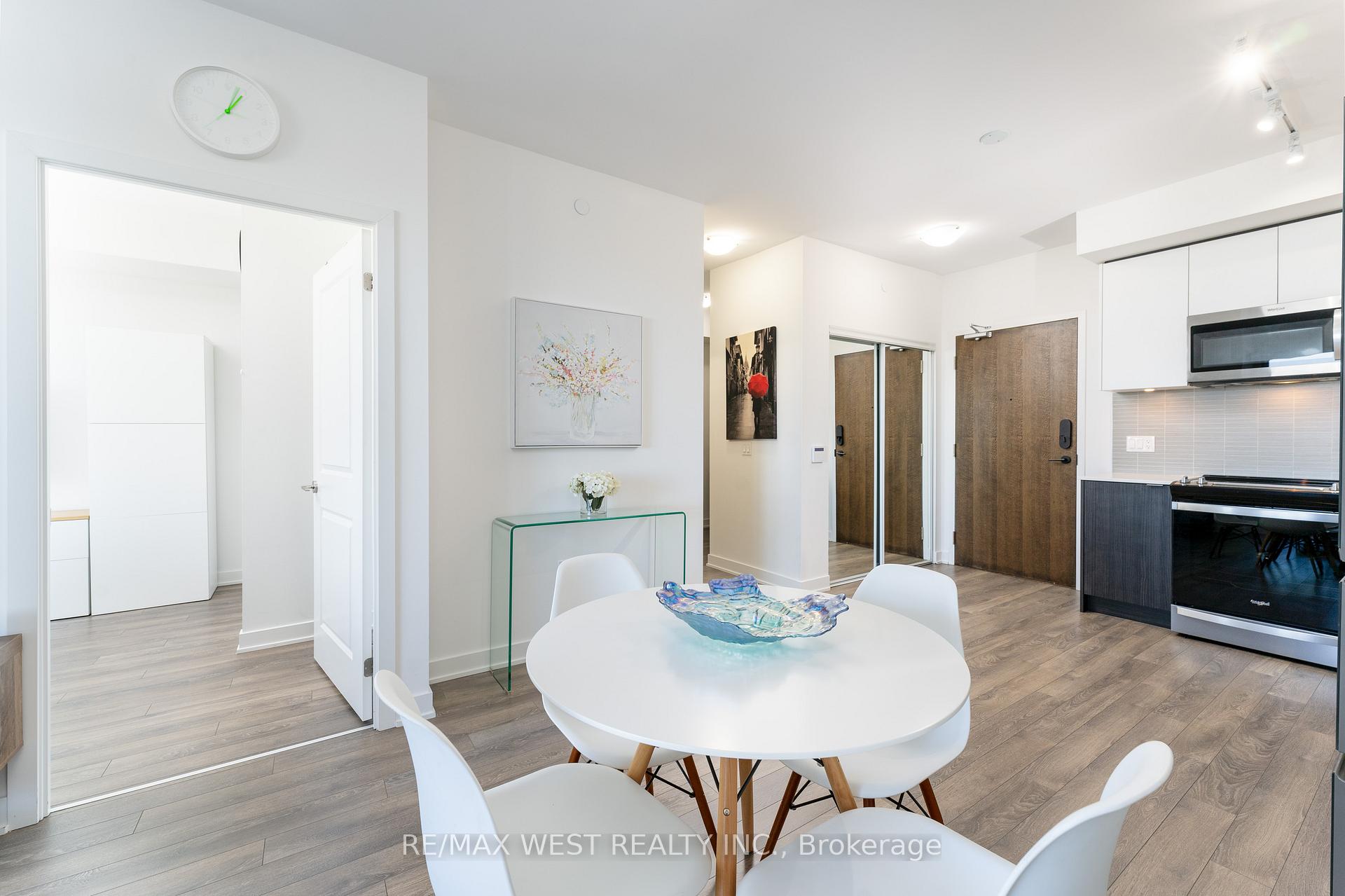Photo 8 of Unit 924, 100 Eagle Rock Way, Vaughan, Rural Vaughan — HOMEH
