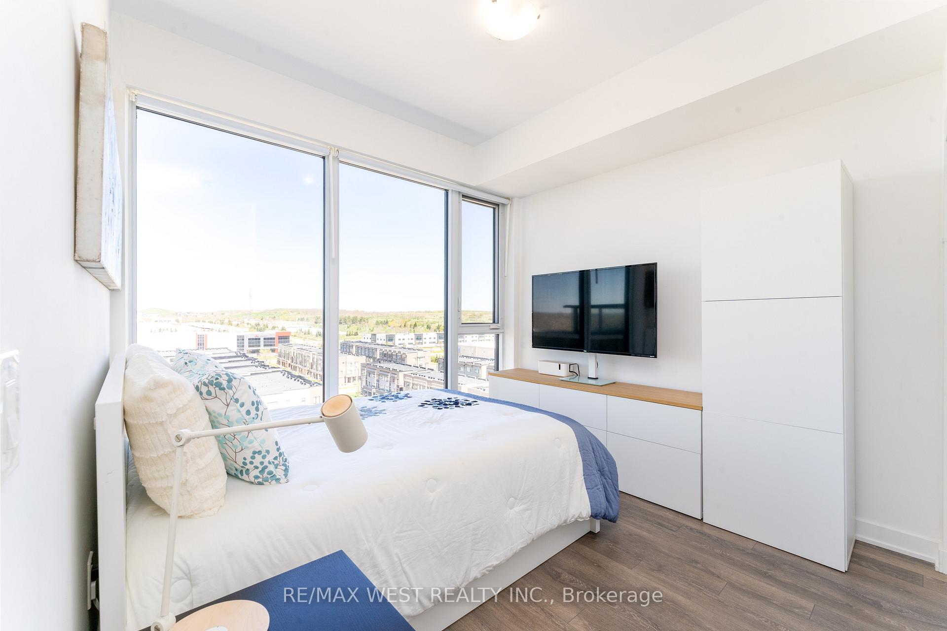 Photo 3 of Unit 924, 100 Eagle Rock Way, Vaughan, Rural Vaughan — HOMEH