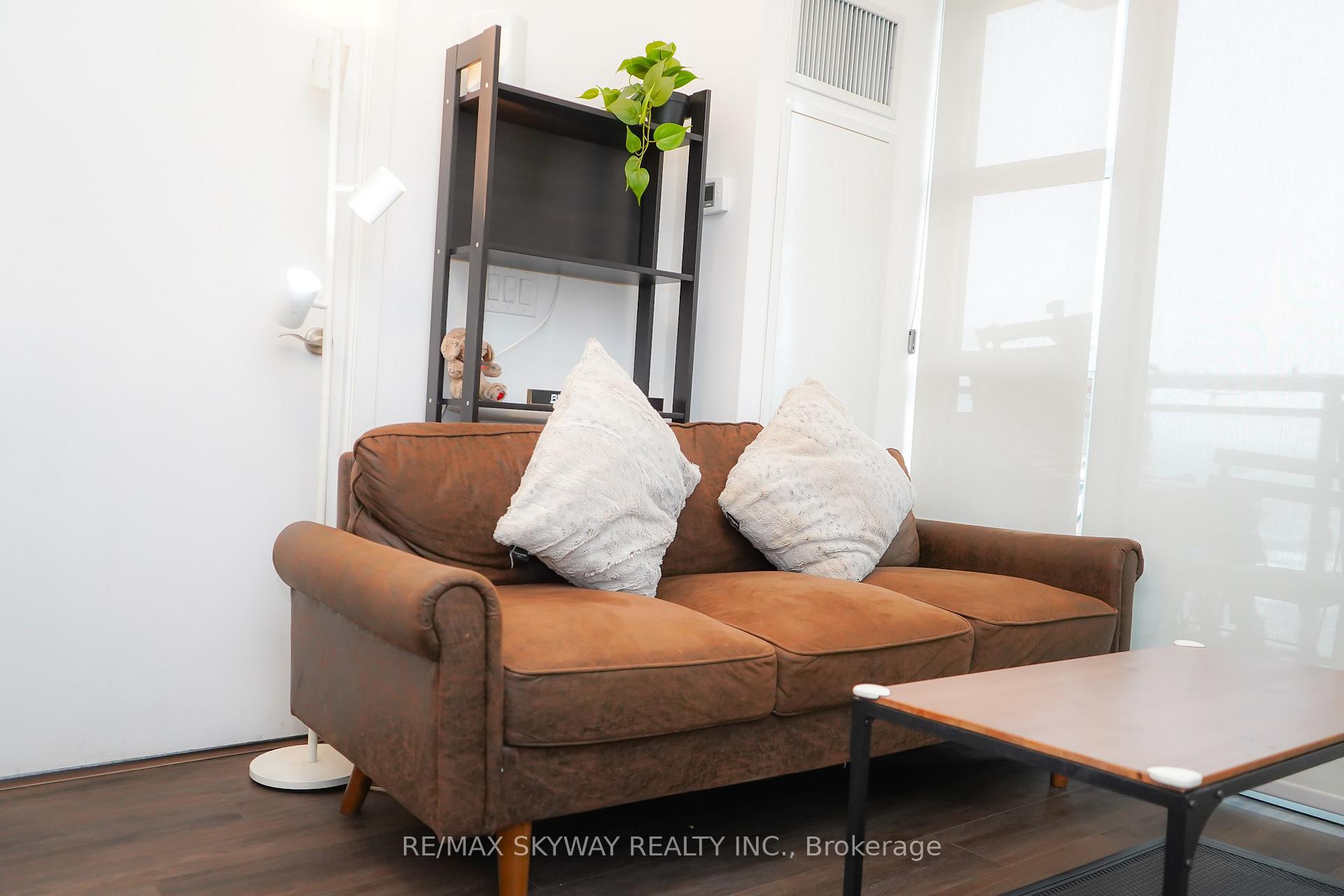 Photo 13 of Unit 912, 840 Queens Plate Drive, Etobicoke, West Humber-Clairville — HOMEH