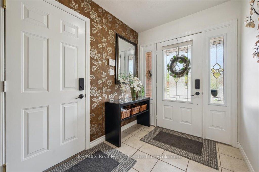 Photo 8 of 758 Willow Road, Guelph, Willow West/Sugarbush/West Acres — HOMEH
