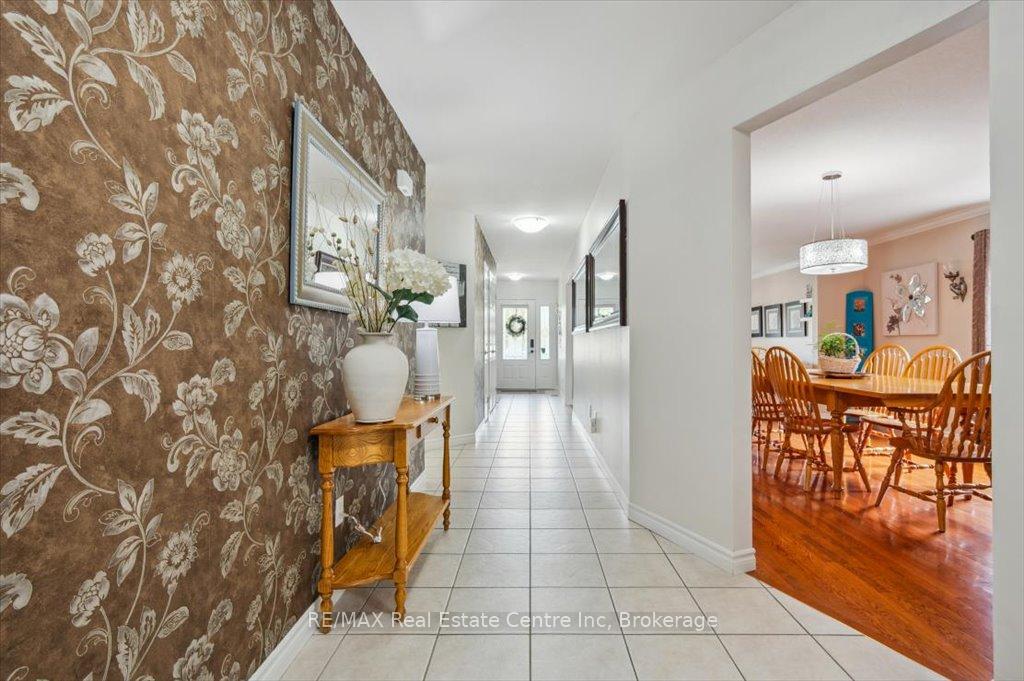Photo 9 of 758 Willow Road, Guelph, Willow West/Sugarbush/West Acres — HOMEH