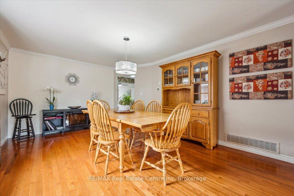 Photo 13 of 758 Willow Road, Guelph, Willow West/Sugarbush/West Acres — HOMEH