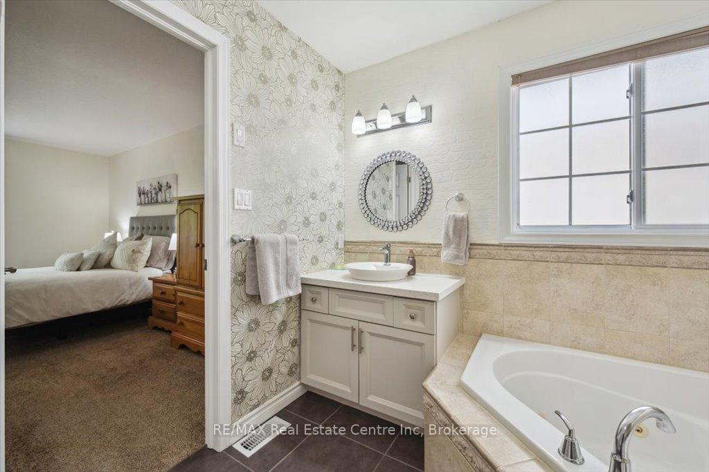 Photo 25 of 758 Willow Road, Guelph, Willow West/Sugarbush/West Acres — HOMEH