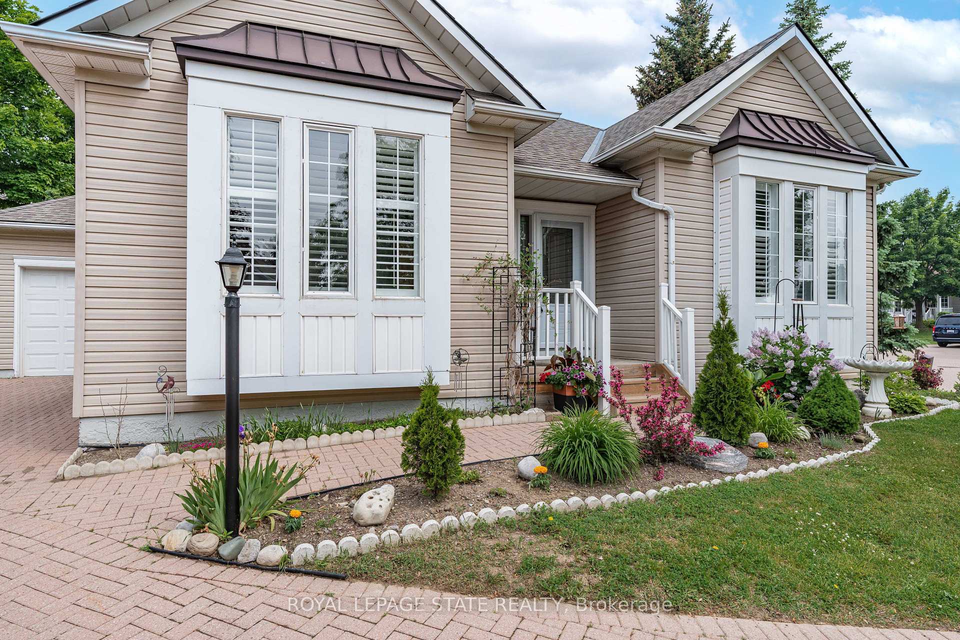 Photo 5 of 66 Silverbirch Boulevard, Hamilton, Rural Glanbrook — HOMEH