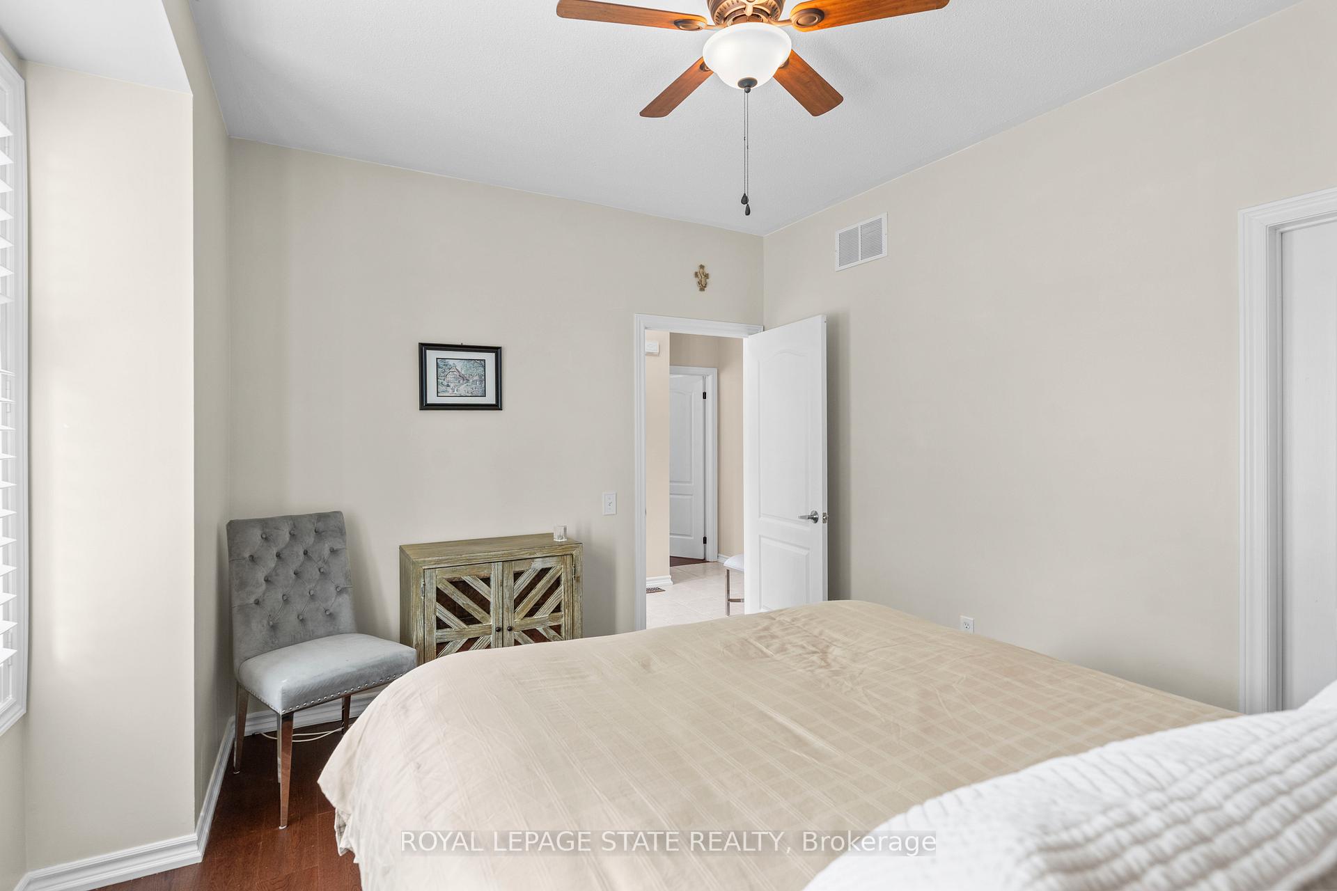 Photo 4 of 66 Silverbirch Boulevard, Hamilton, Rural Glanbrook — HOMEH