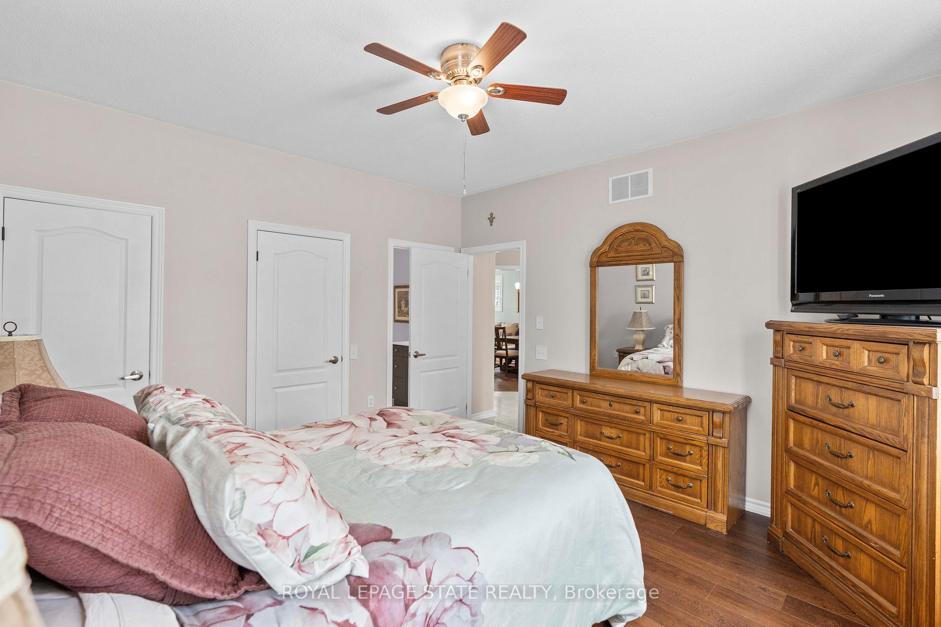 Photo 9 of 66 Silverbirch Boulevard, Hamilton, Rural Glanbrook — HOMEH