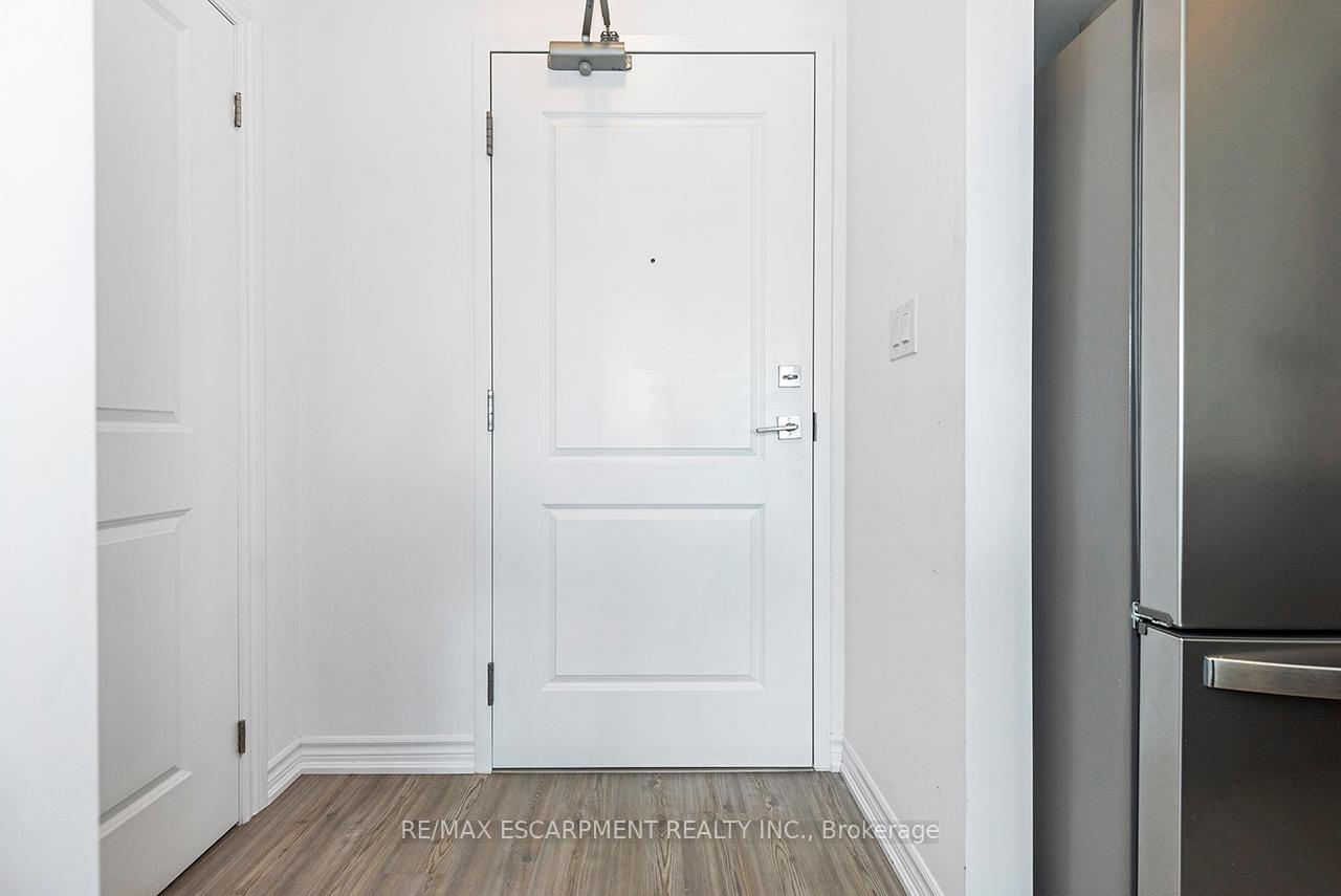 Photo 6 of Unit 304, 460 Dundas Street E, Hamilton, Waterdown — HOMEH