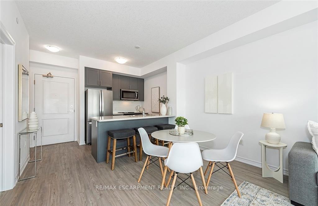 Photo 3 of Unit 304, 460 Dundas Street E, Hamilton, Waterdown — HOMEH