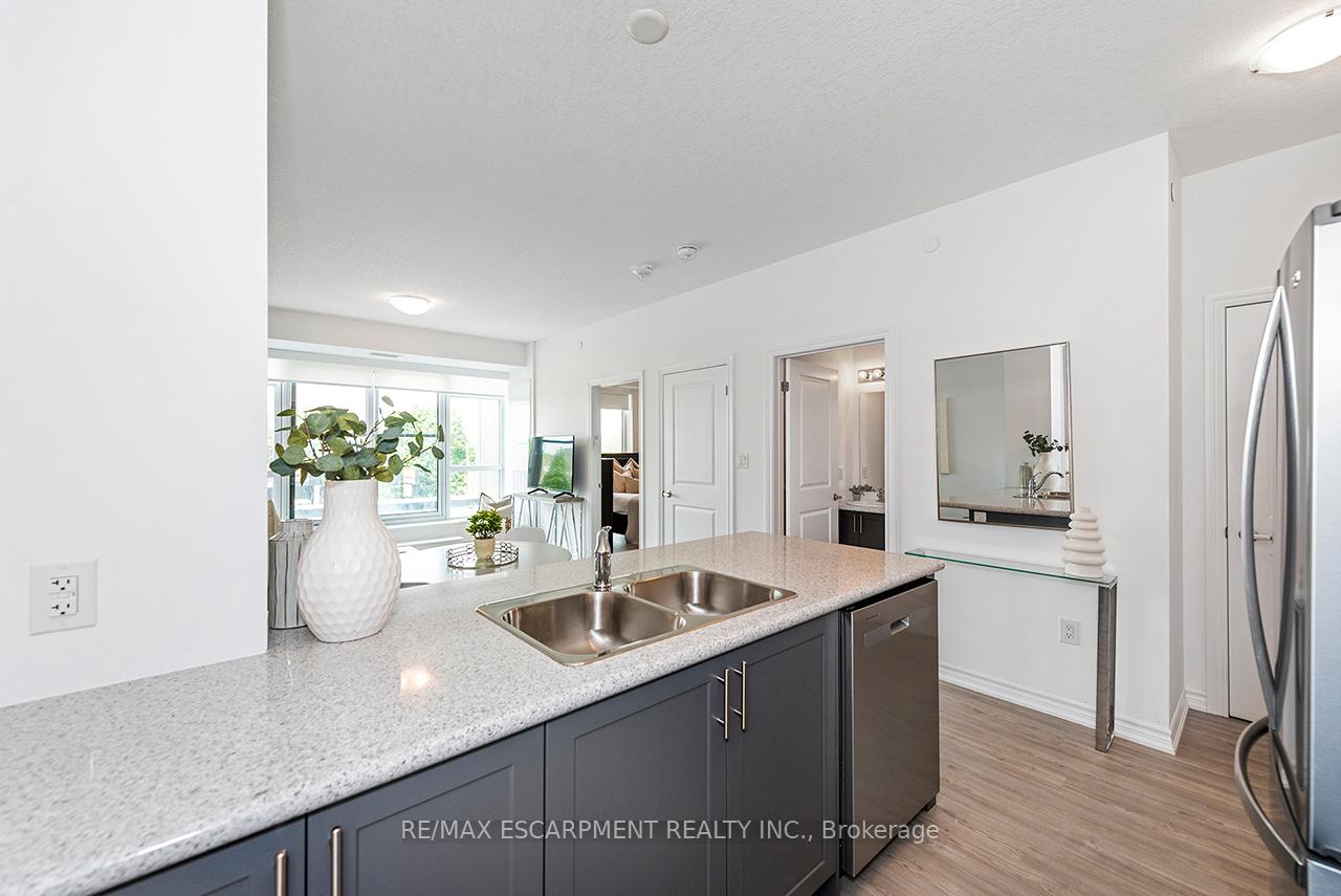 Photo 8 of Unit 304, 460 Dundas Street E, Hamilton, Waterdown — HOMEH