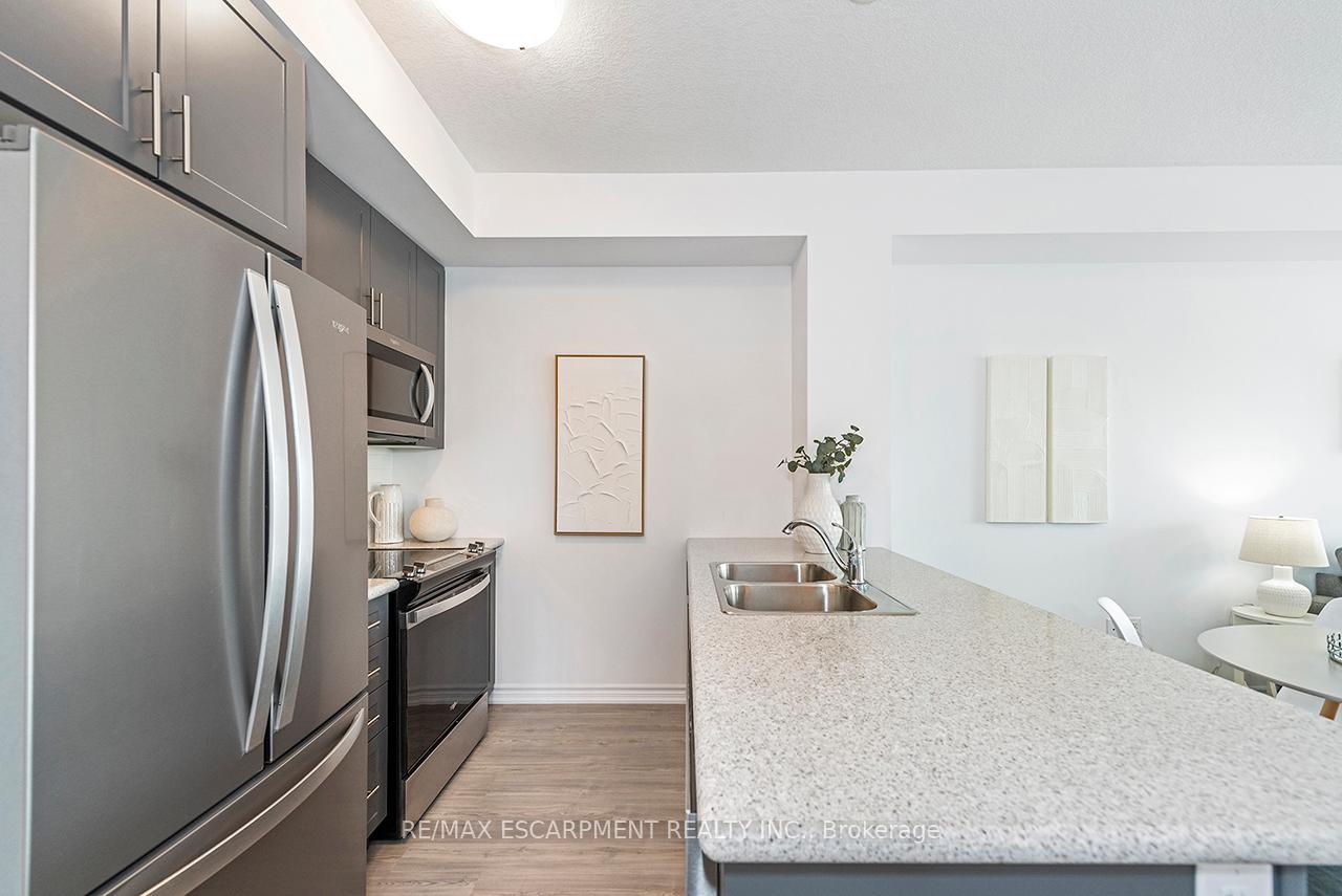 Photo 5 of Unit 304, 460 Dundas Street E, Hamilton, Waterdown — HOMEH