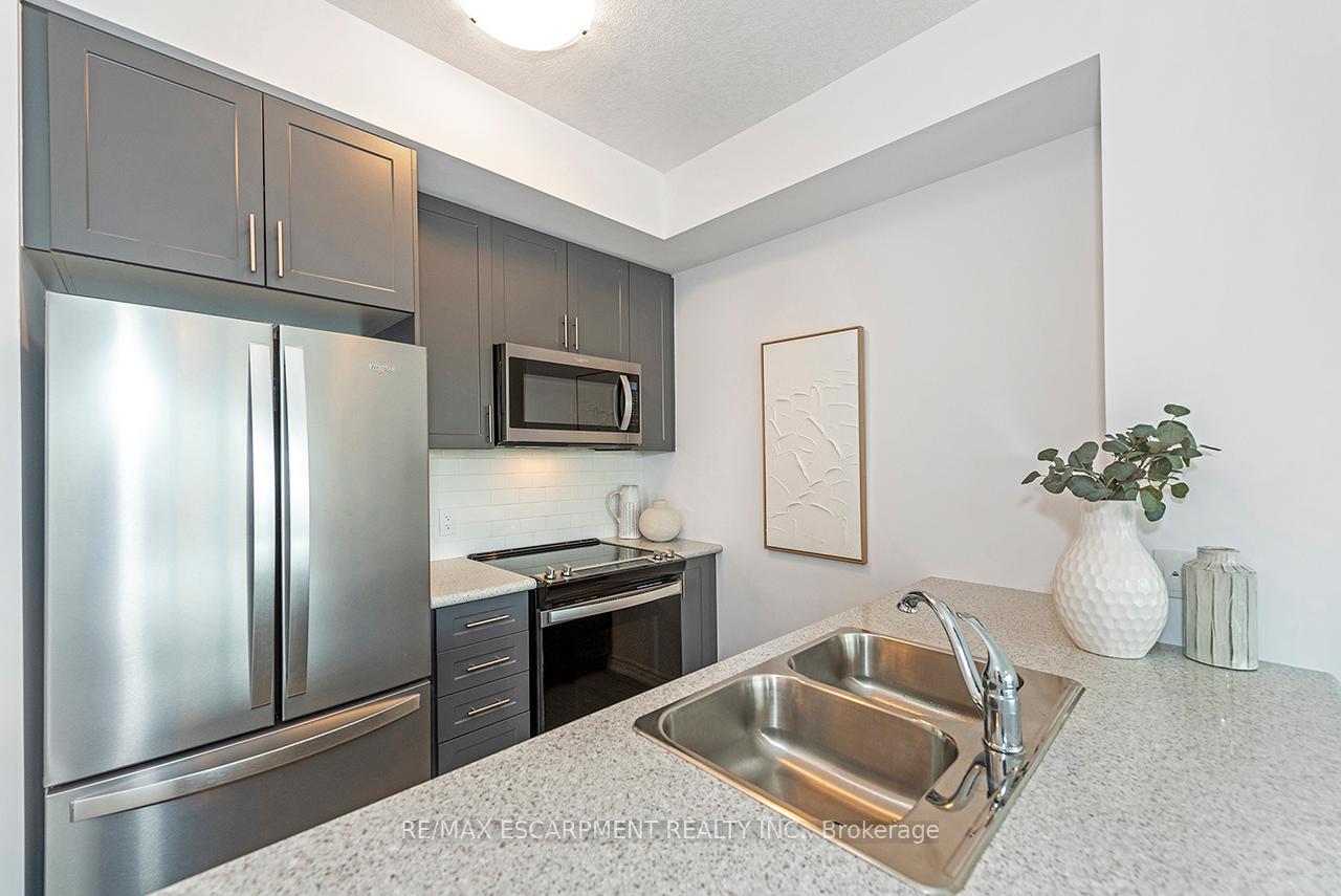 Photo 19 of Unit 304, 460 Dundas Street E, Hamilton, Waterdown — HOMEH