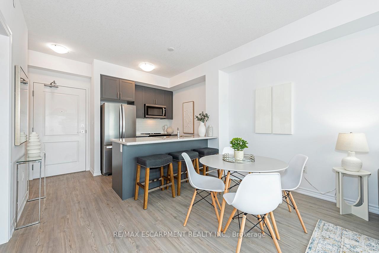 Photo 2 of Unit 304, 460 Dundas Street E, Hamilton, Waterdown — HOMEH