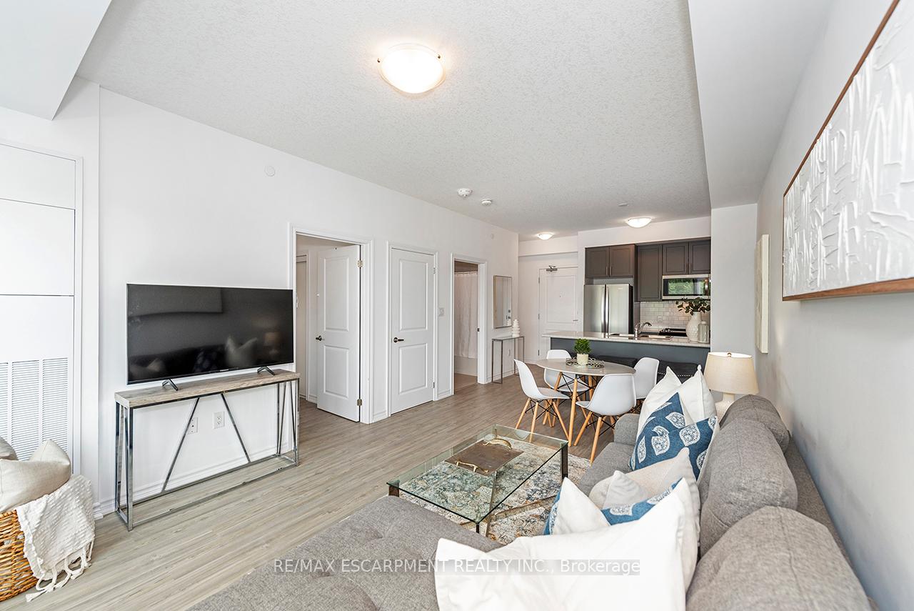 Photo 10 of Unit 304, 460 Dundas Street E, Hamilton, Waterdown — HOMEH