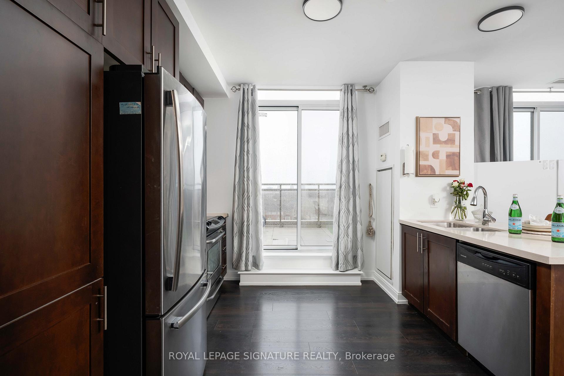 Photo 2 of Unit 707, 540 Bur Oak Avenue, Markham, Berczy — HOMEH