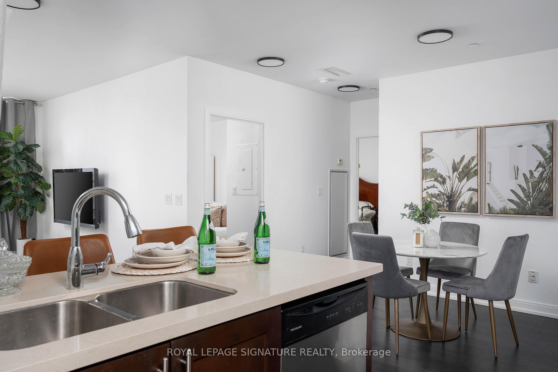 Photo 5 of Unit 707, 540 Bur Oak Avenue, Markham, Berczy — HOMEH