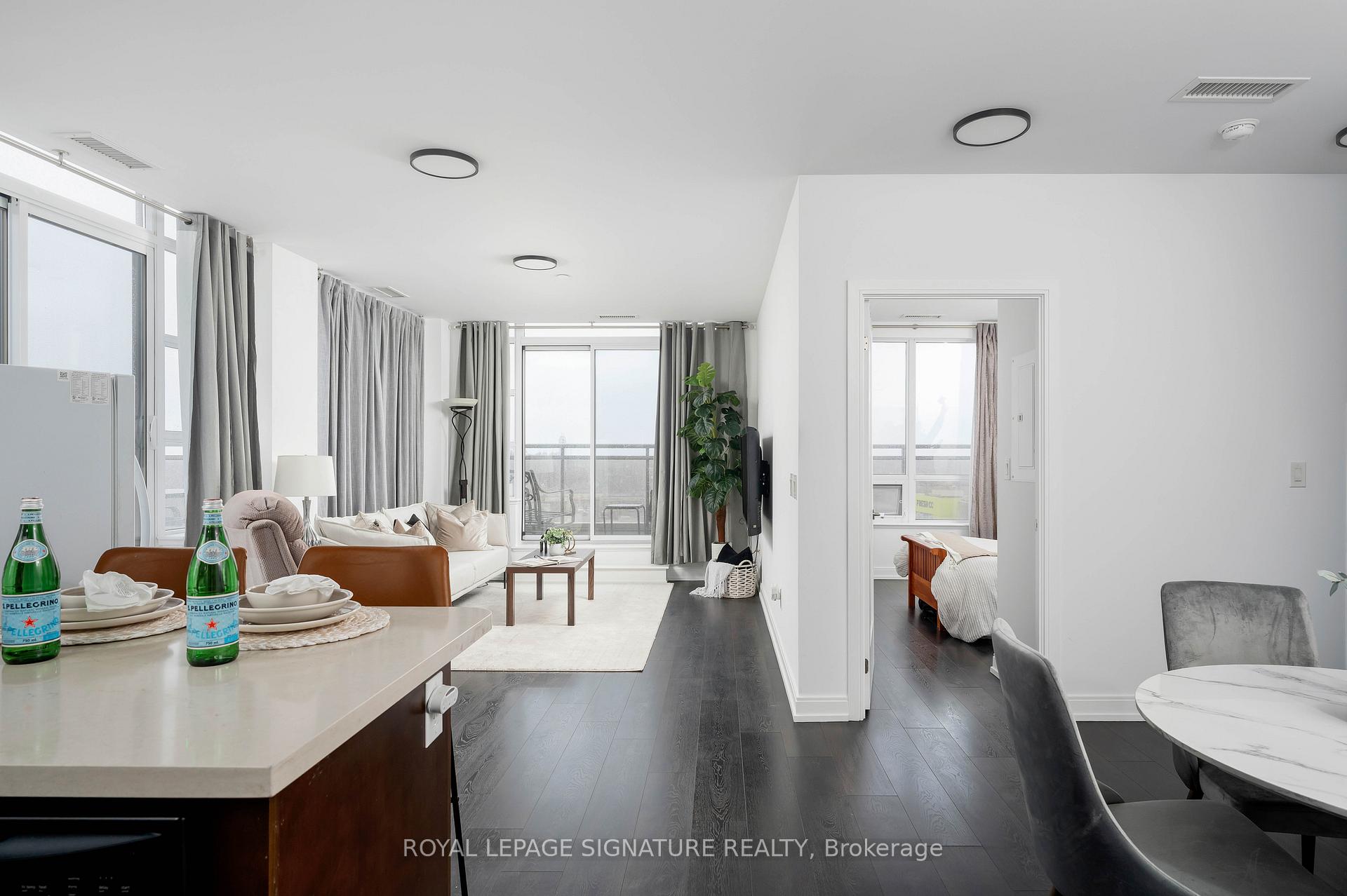 Photo 21 of Unit 707, 540 Bur Oak Avenue, Markham, Berczy — HOMEH