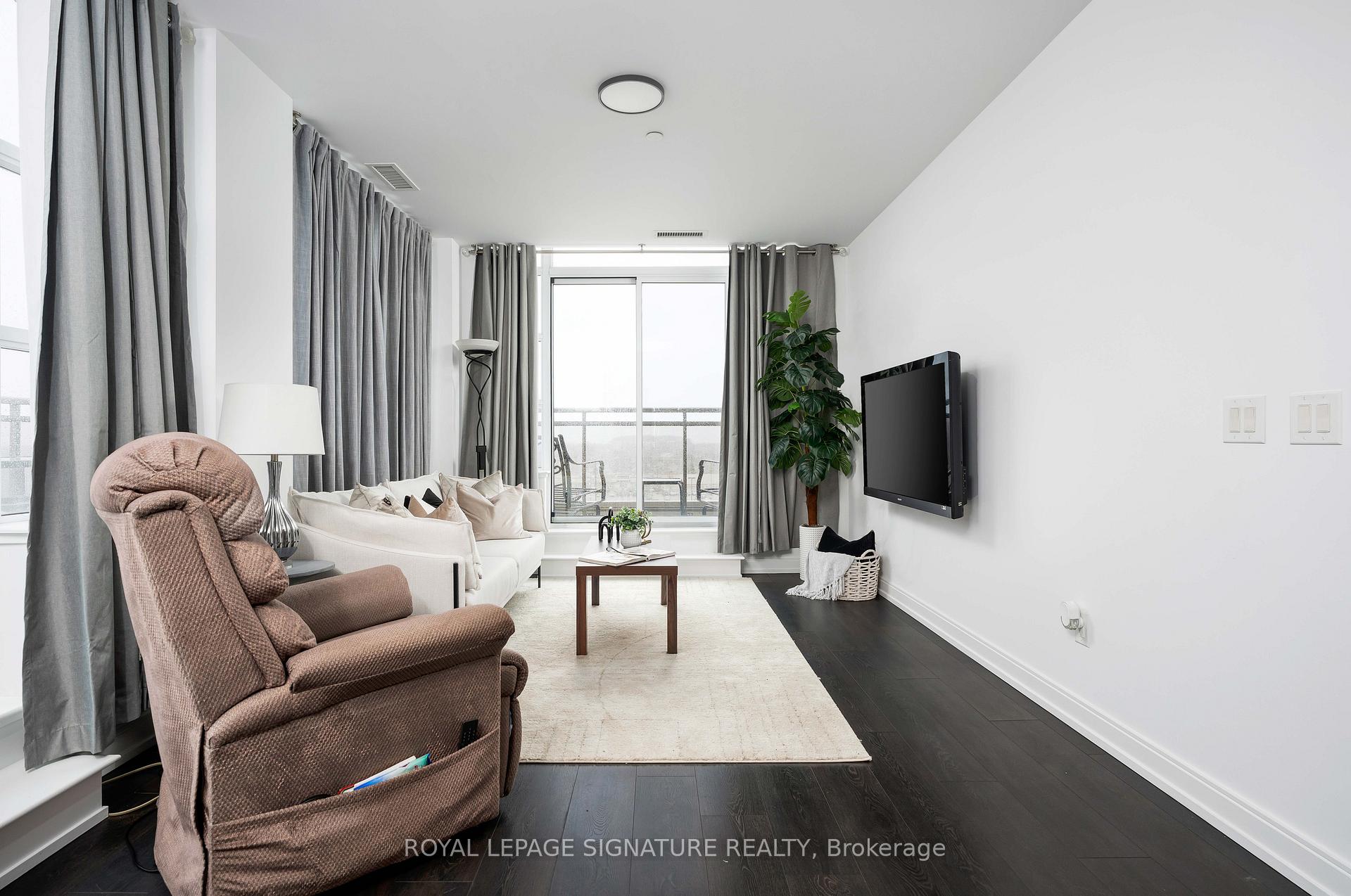 Photo 13 of Unit 707, 540 Bur Oak Avenue, Markham, Berczy — HOMEH
