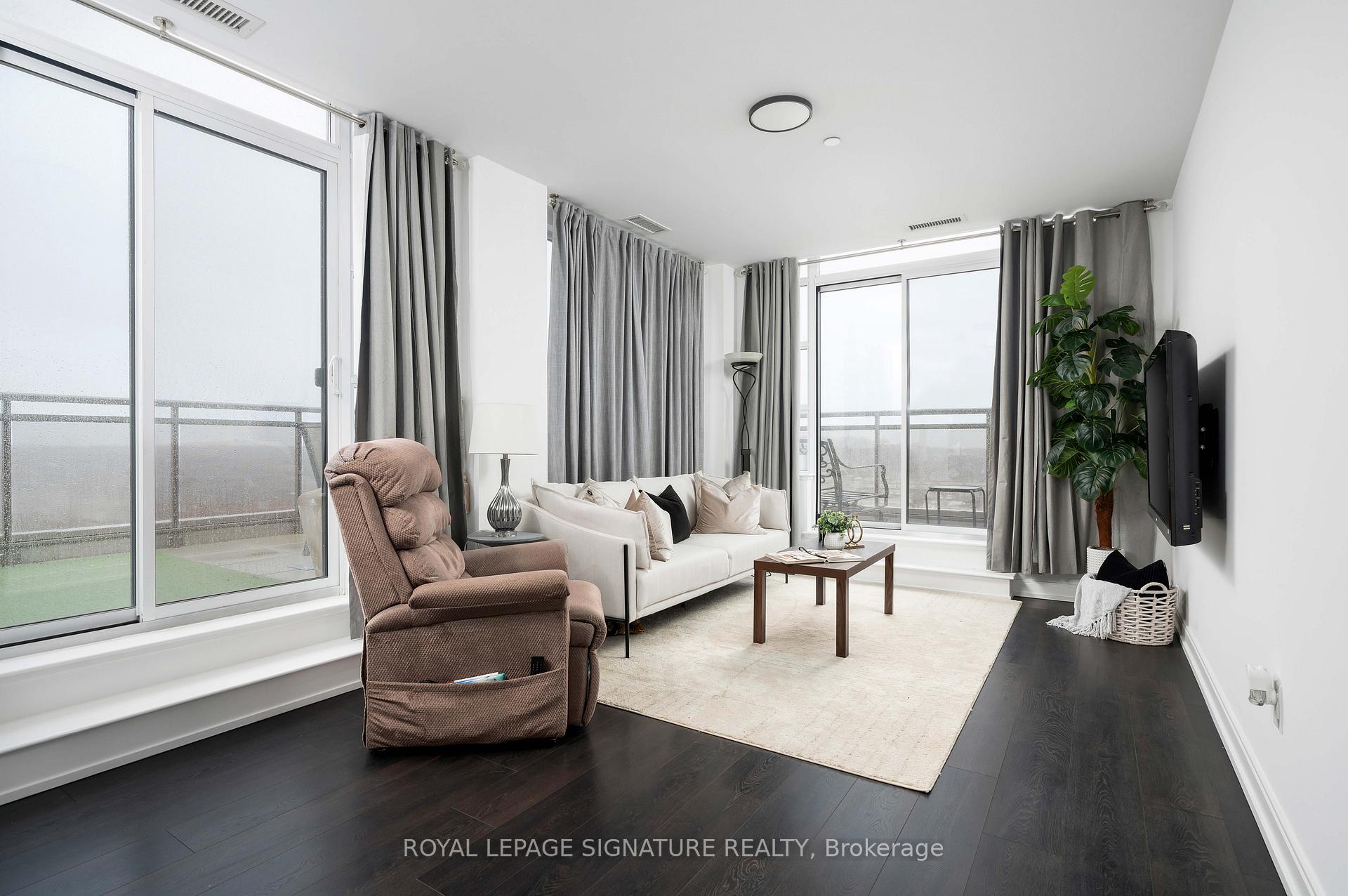 Photo 11 of Unit 707, 540 Bur Oak Avenue, Markham, Berczy — HOMEH