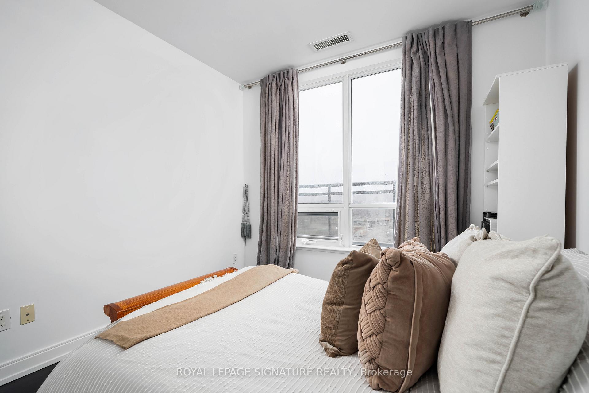 Photo 16 of Unit 707, 540 Bur Oak Avenue, Markham, Berczy — HOMEH