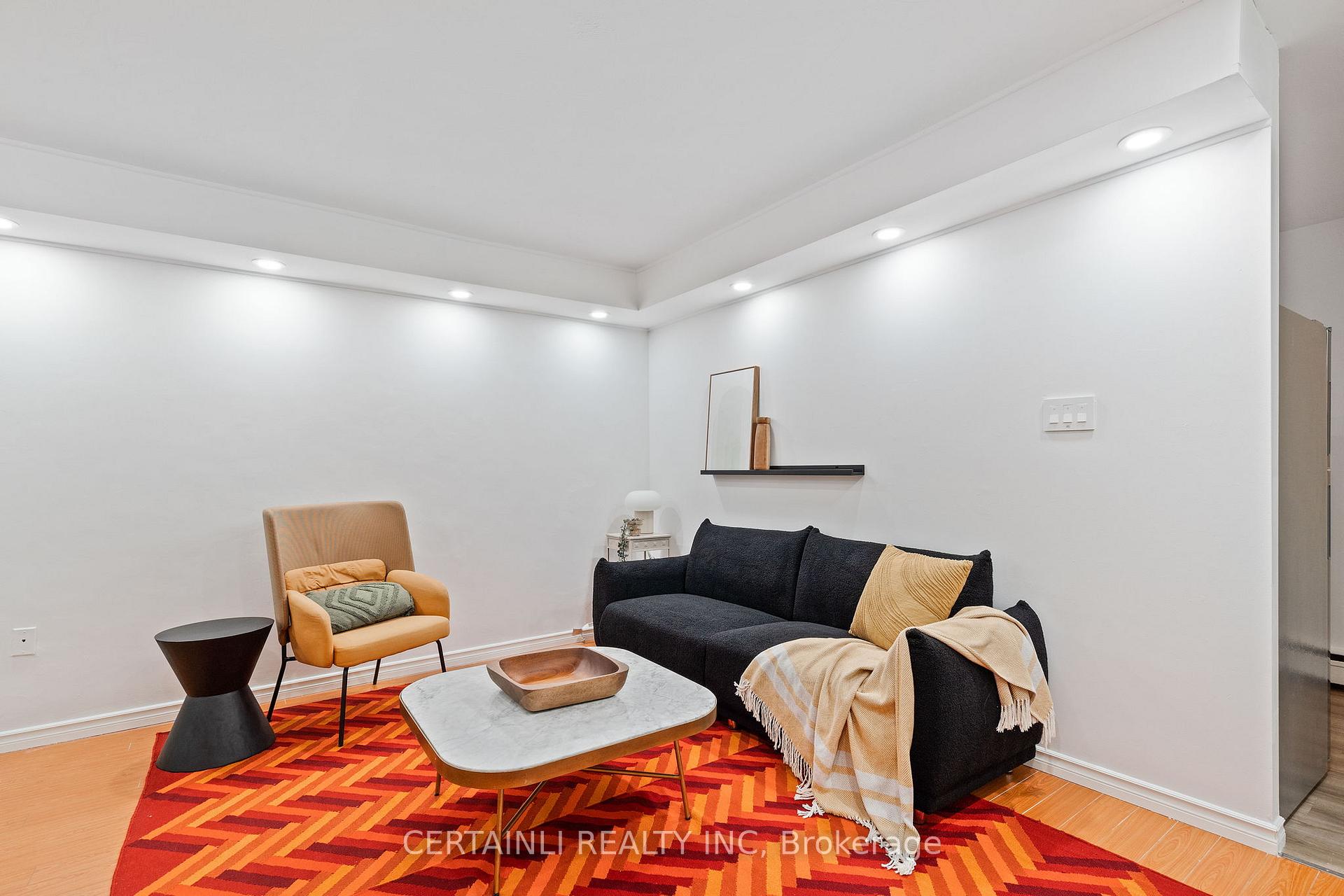 Photo 4 of Unit 201, 1172 Hamilton Road, London, East O — HOMEH