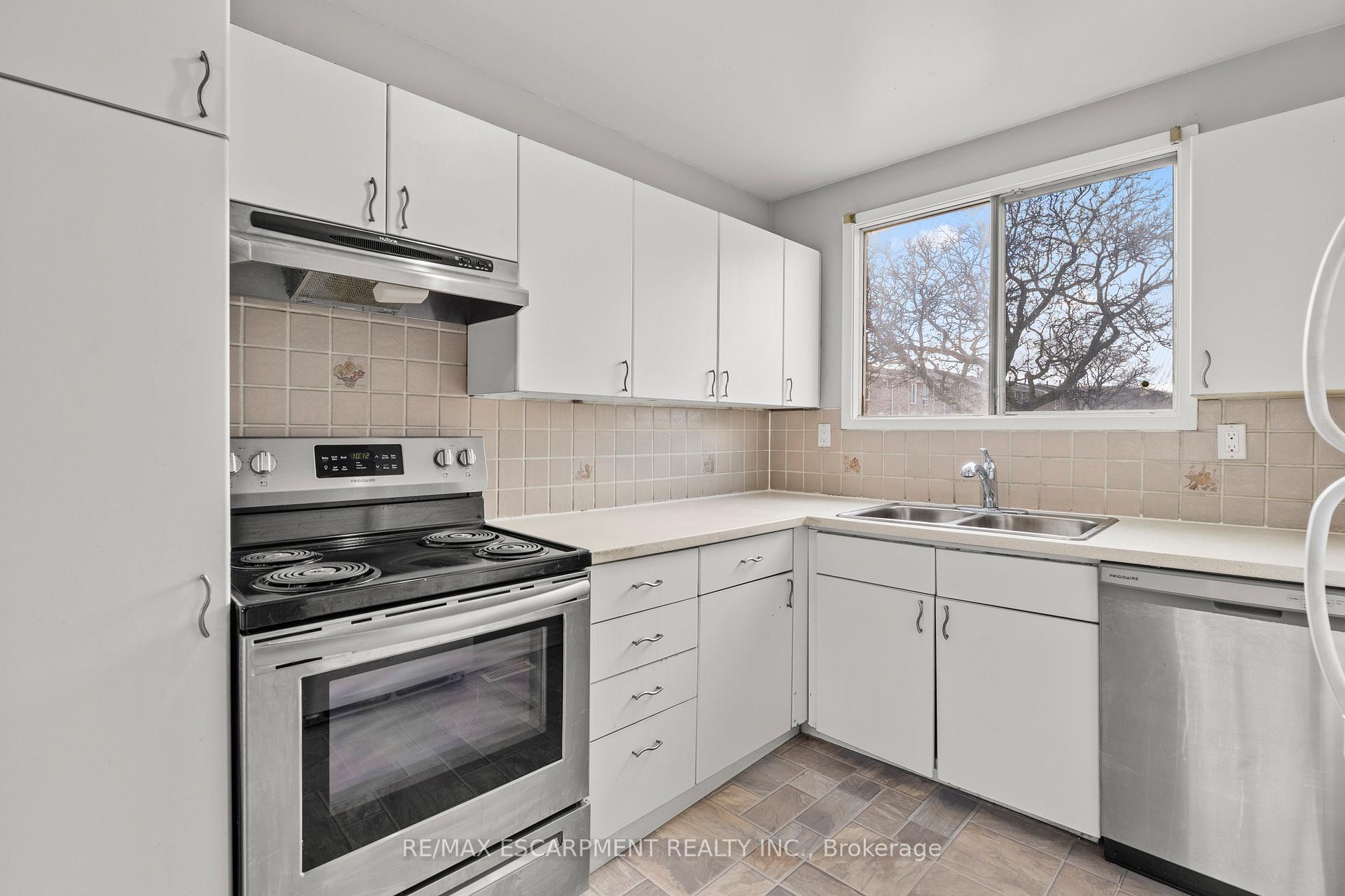 Photo 16 of Unit 18, 120 Quigley Road, Hamilton, Vincent — HOMEH
