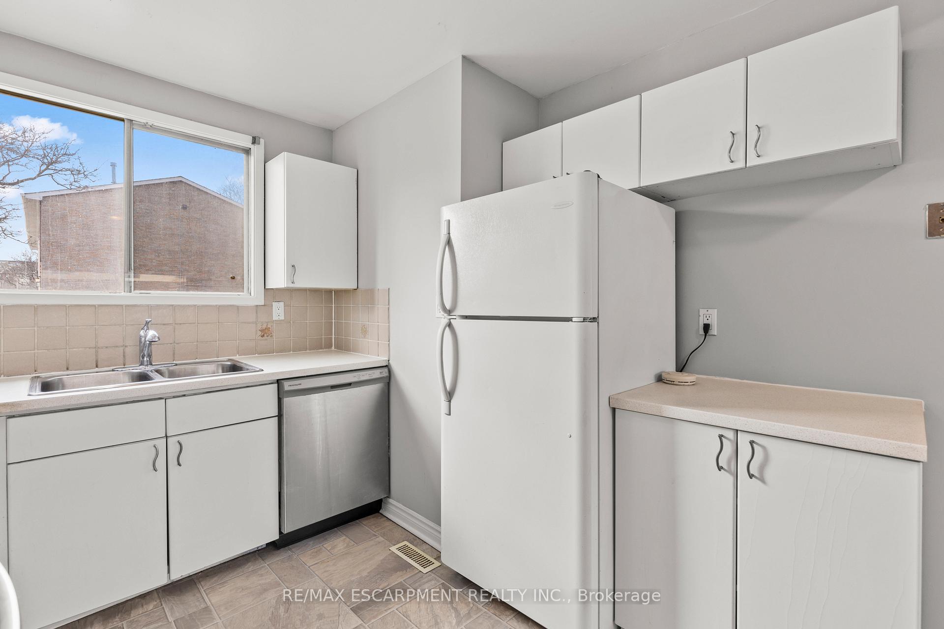 Photo 10 of Unit 18, 120 Quigley Road, Hamilton, Vincent — HOMEH