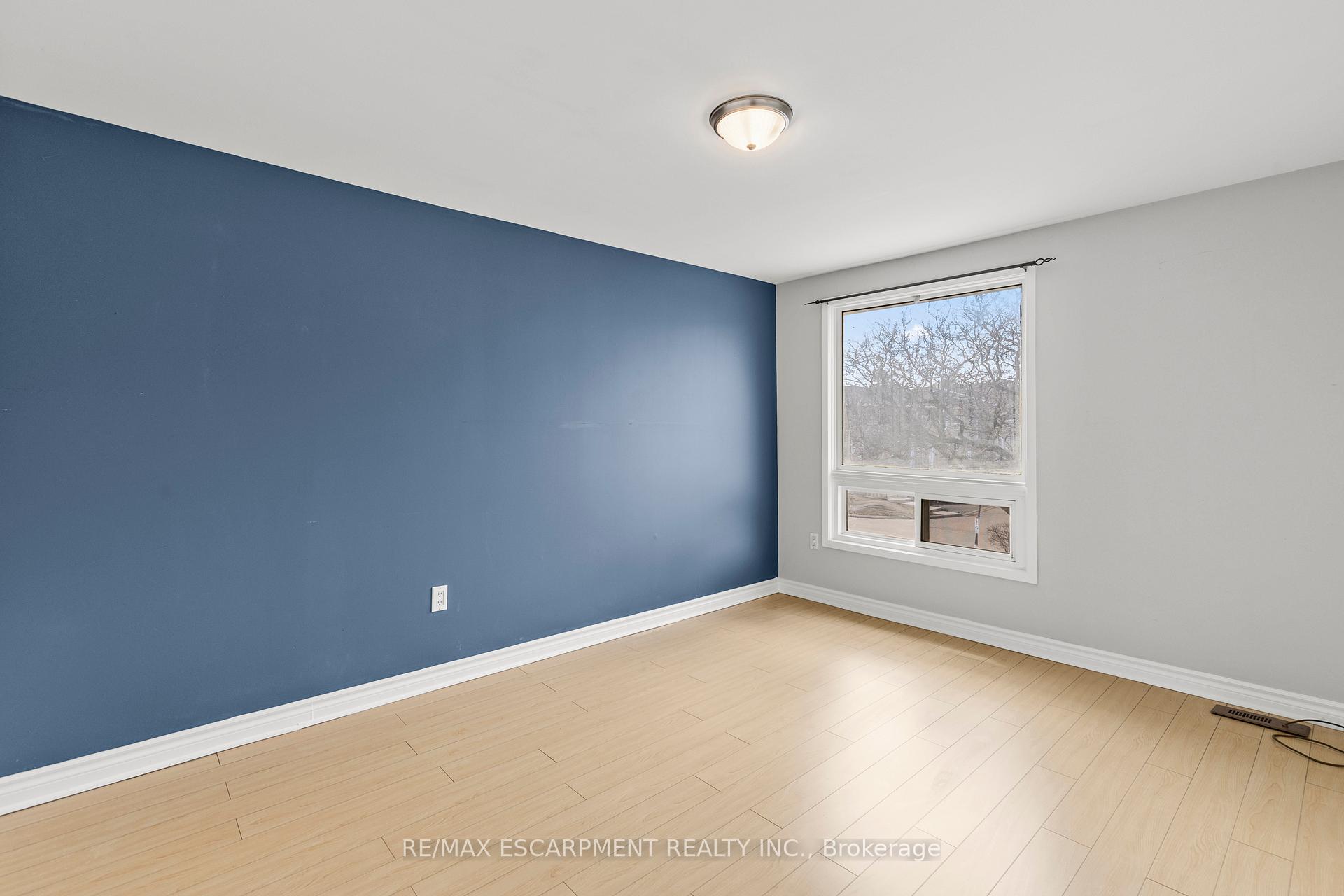 Photo 12 of Unit 18, 120 Quigley Road, Hamilton, Vincent — HOMEH