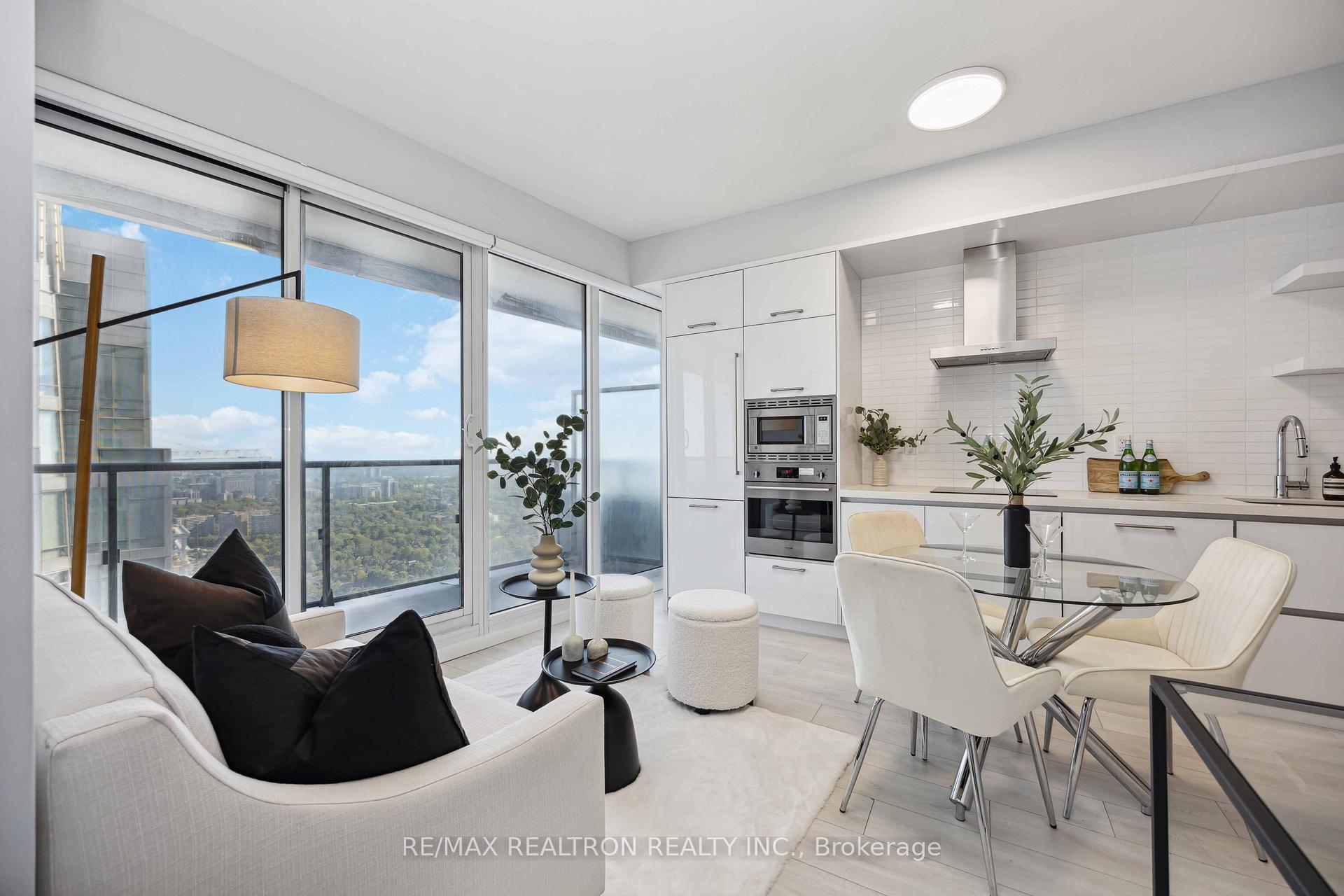 Front of Unit 4606, 2221 Yonge Street