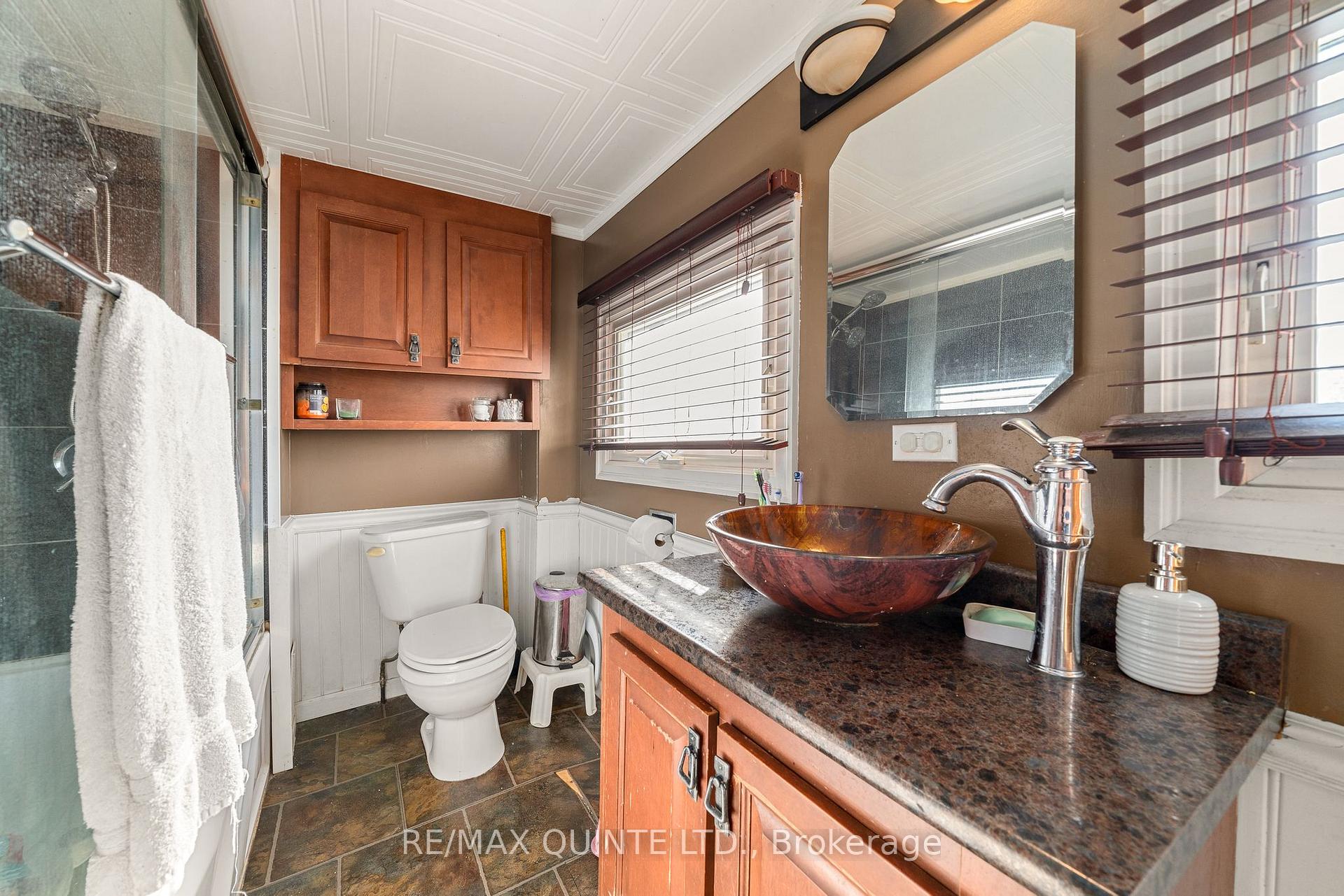 Photo 9 of 135 Lingham Street, Belleville, Belleville Ward — HOMEH