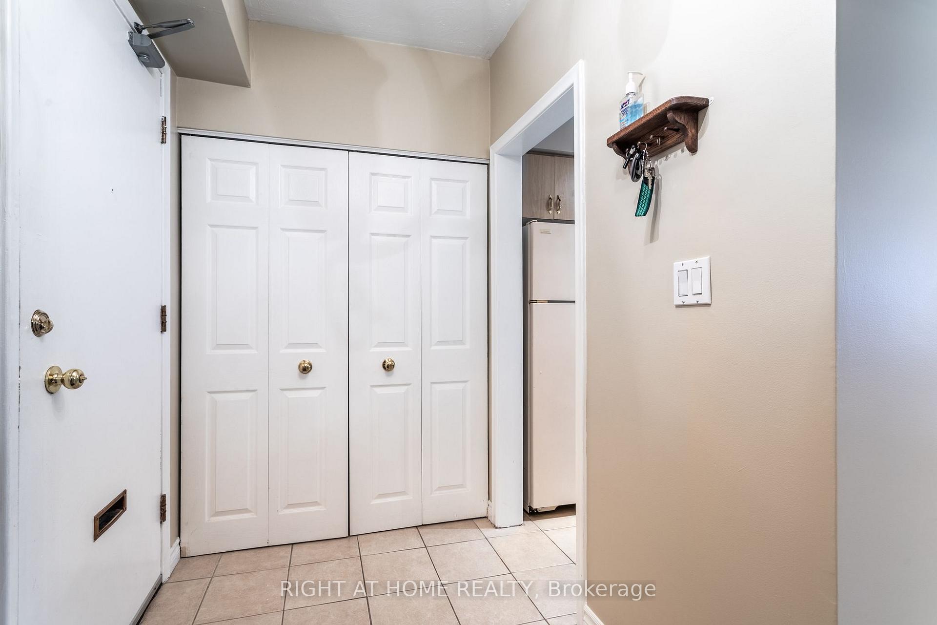Photo 2 of Unit 207, 8 Woodman Drive S, Hamilton, Corman — HOMEH