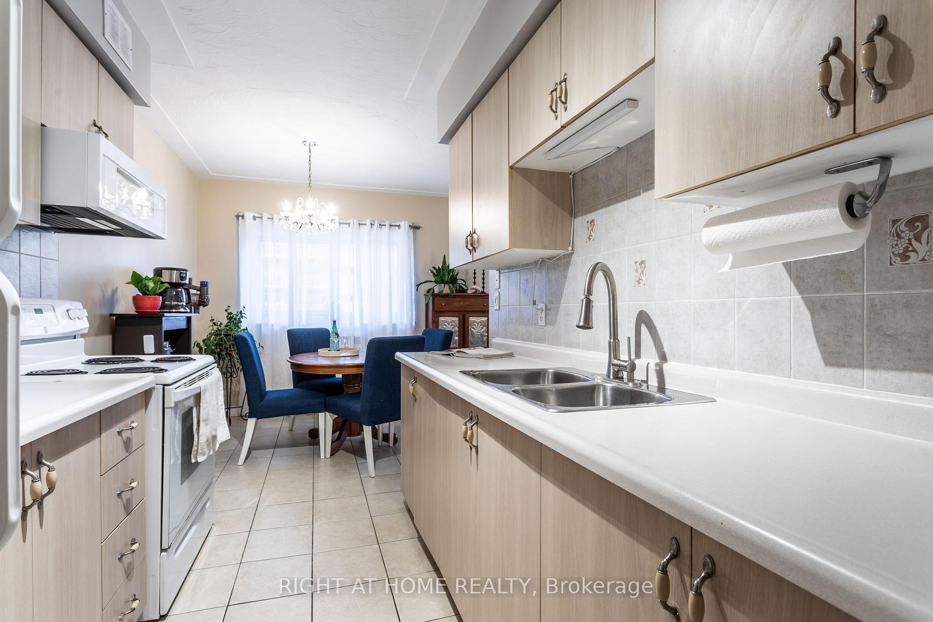Photo 9 of Unit 207, 8 Woodman Drive S, Hamilton, Corman — HOMEH
