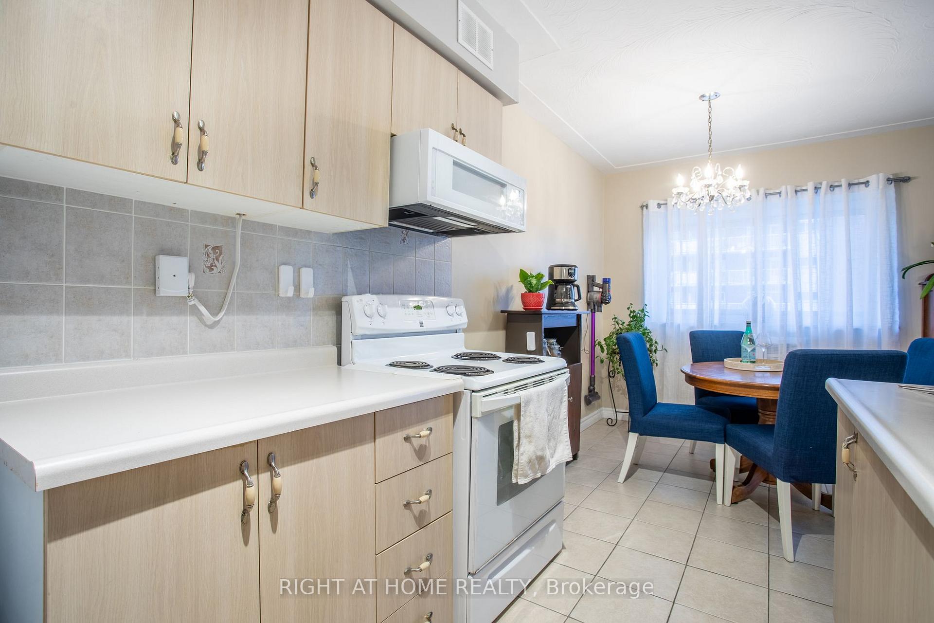 Photo 5 of Unit 207, 8 Woodman Drive S, Hamilton, Corman — HOMEH