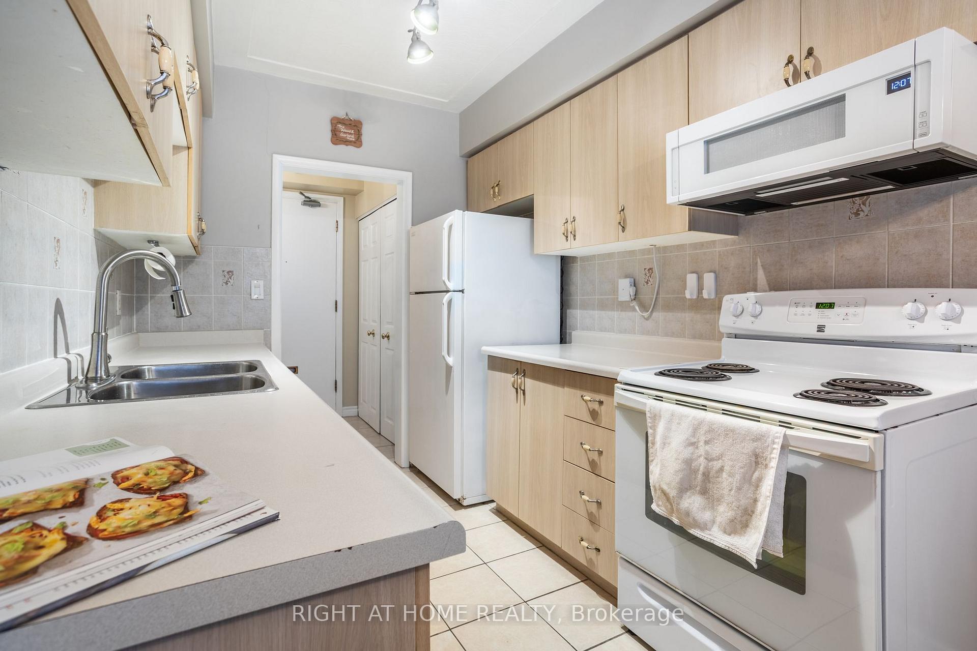 Photo 11 of Unit 207, 8 Woodman Drive S, Hamilton, Corman — HOMEH